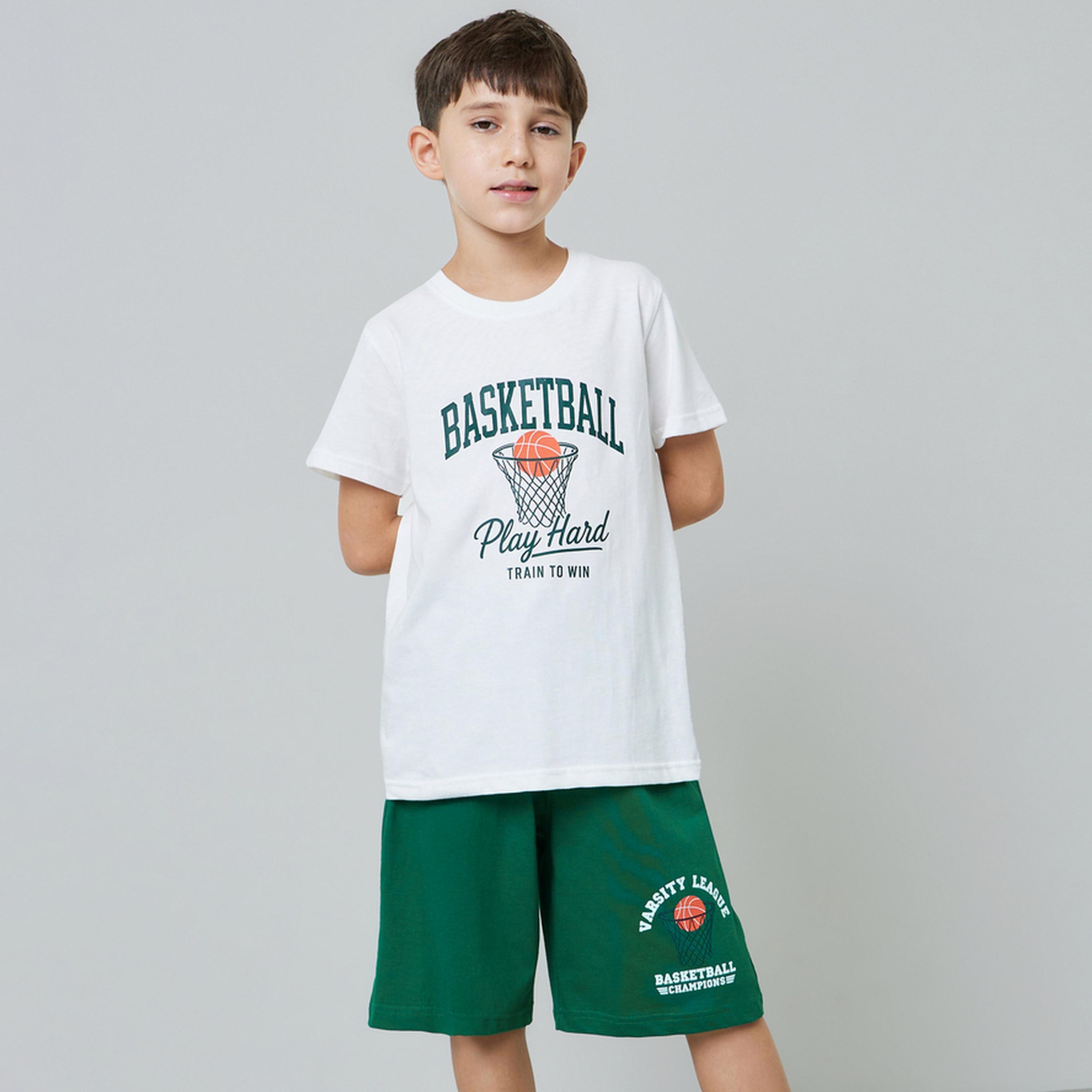 طقم بيجاما من شورت بتفاصيل جيب وتيشيرت بطبعة جرافيك للأولاد-boys-clothing-nightwear-image-1