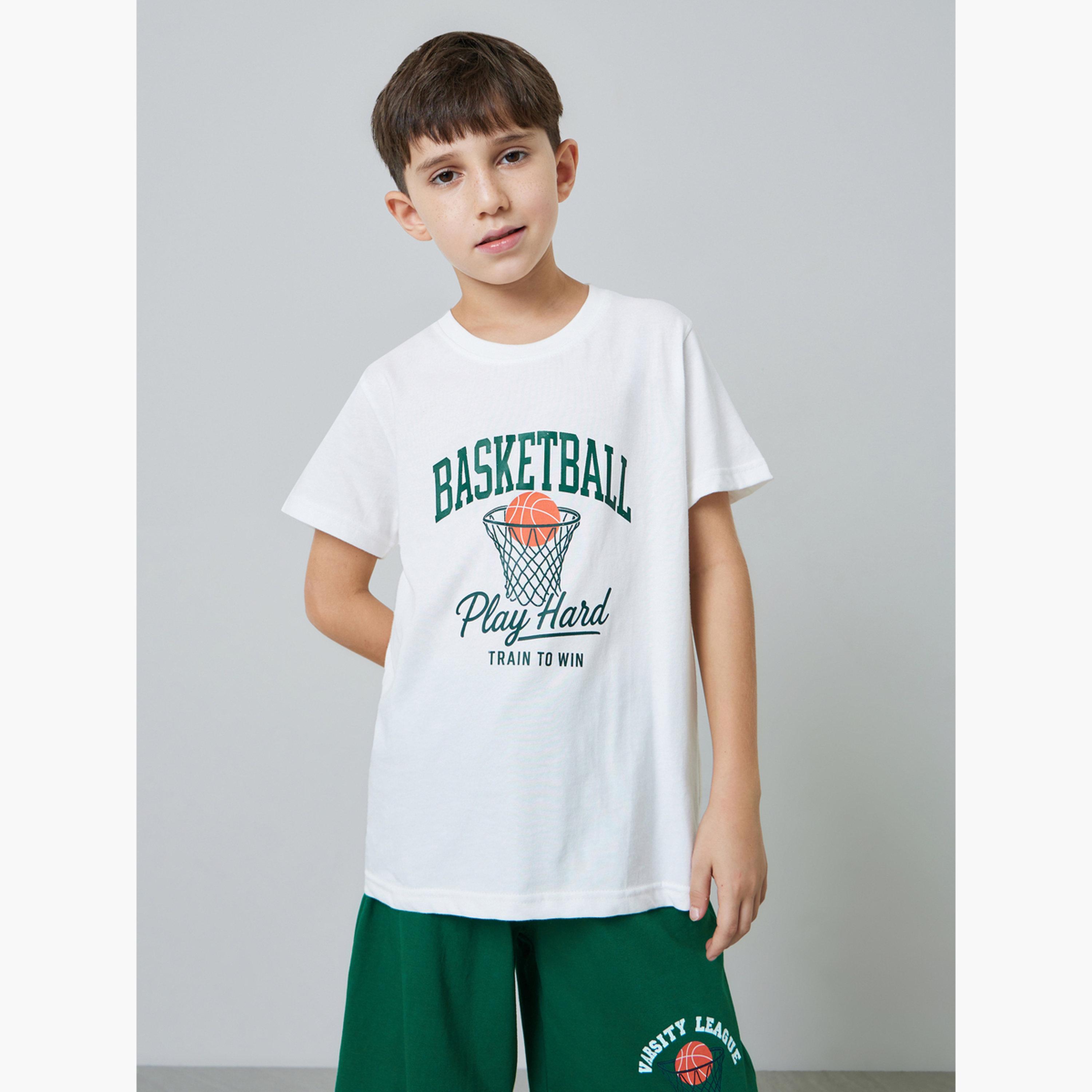 طقم بيجاما من شورت بتفاصيل جيب وتيشيرت بطبعة جرافيك للأولاد-boys-clothing-nightwear-image-3