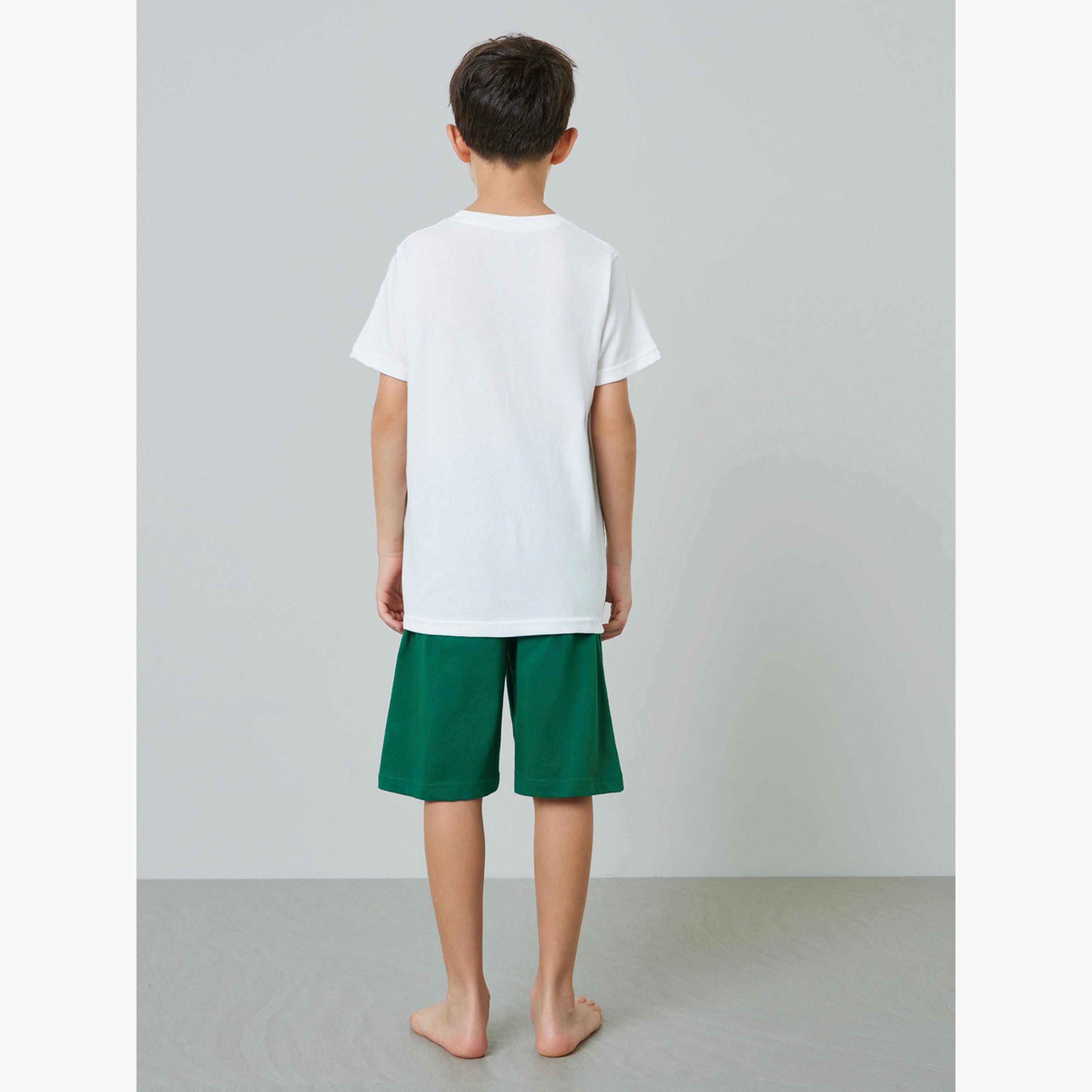 طقم بيجاما من شورت بتفاصيل جيب وتيشيرت بطبعة جرافيك للأولاد-boys-clothing-nightwear-image-4