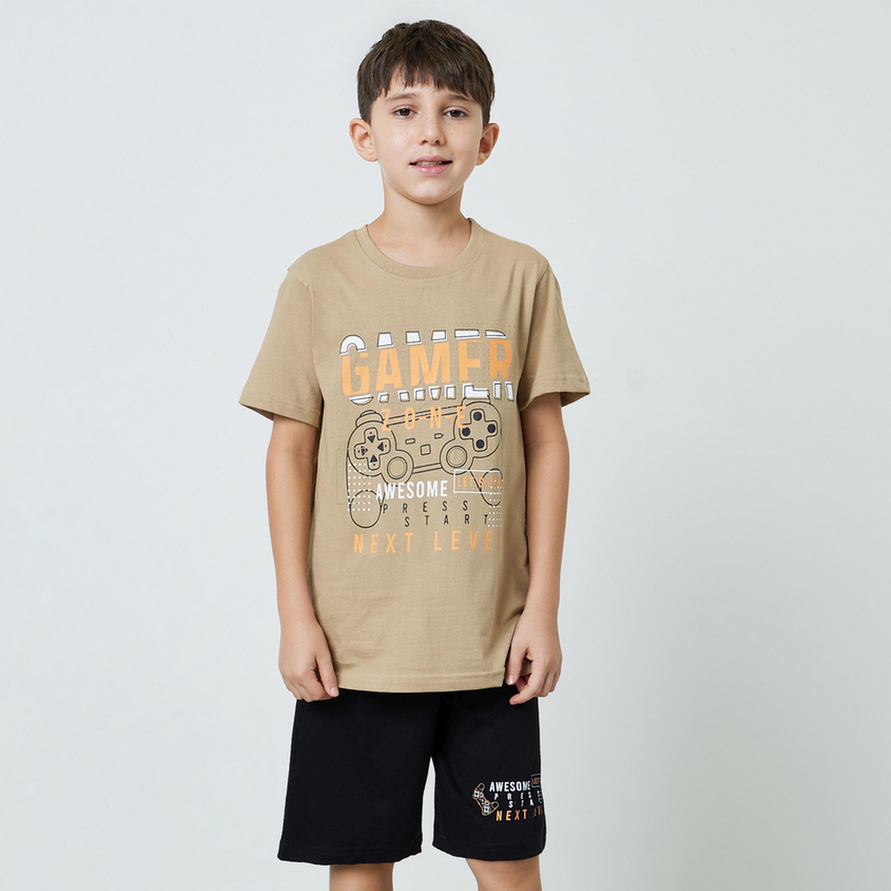 طقم بيجاما من شورت بتفاصيل جيب وتيشيرت بطبعة جرافيك للأولاد-boys-clothing-nightwear-image-1