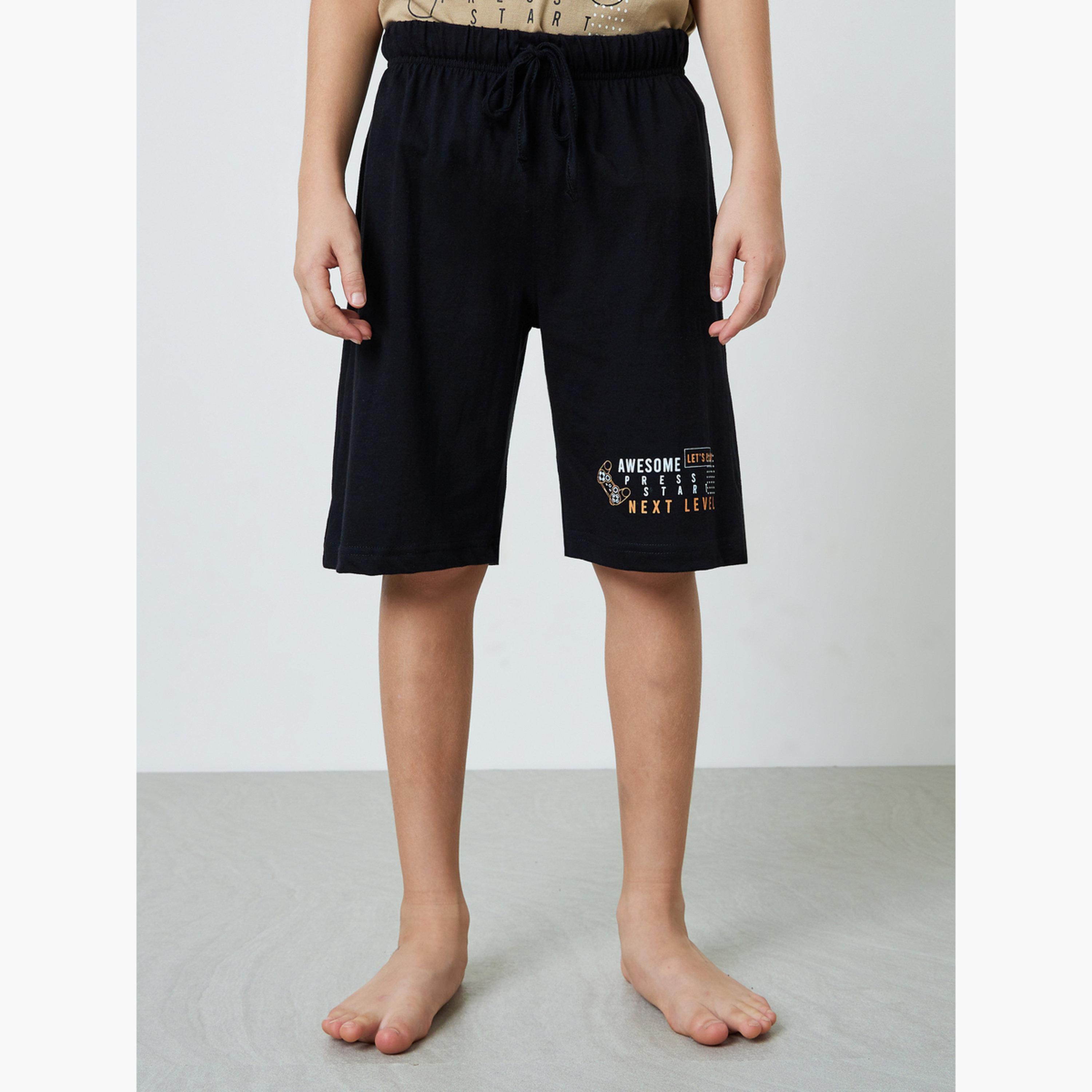 طقم بيجاما من شورت بتفاصيل جيب وتيشيرت بطبعة جرافيك للأولاد-boys-clothing-nightwear-image-5