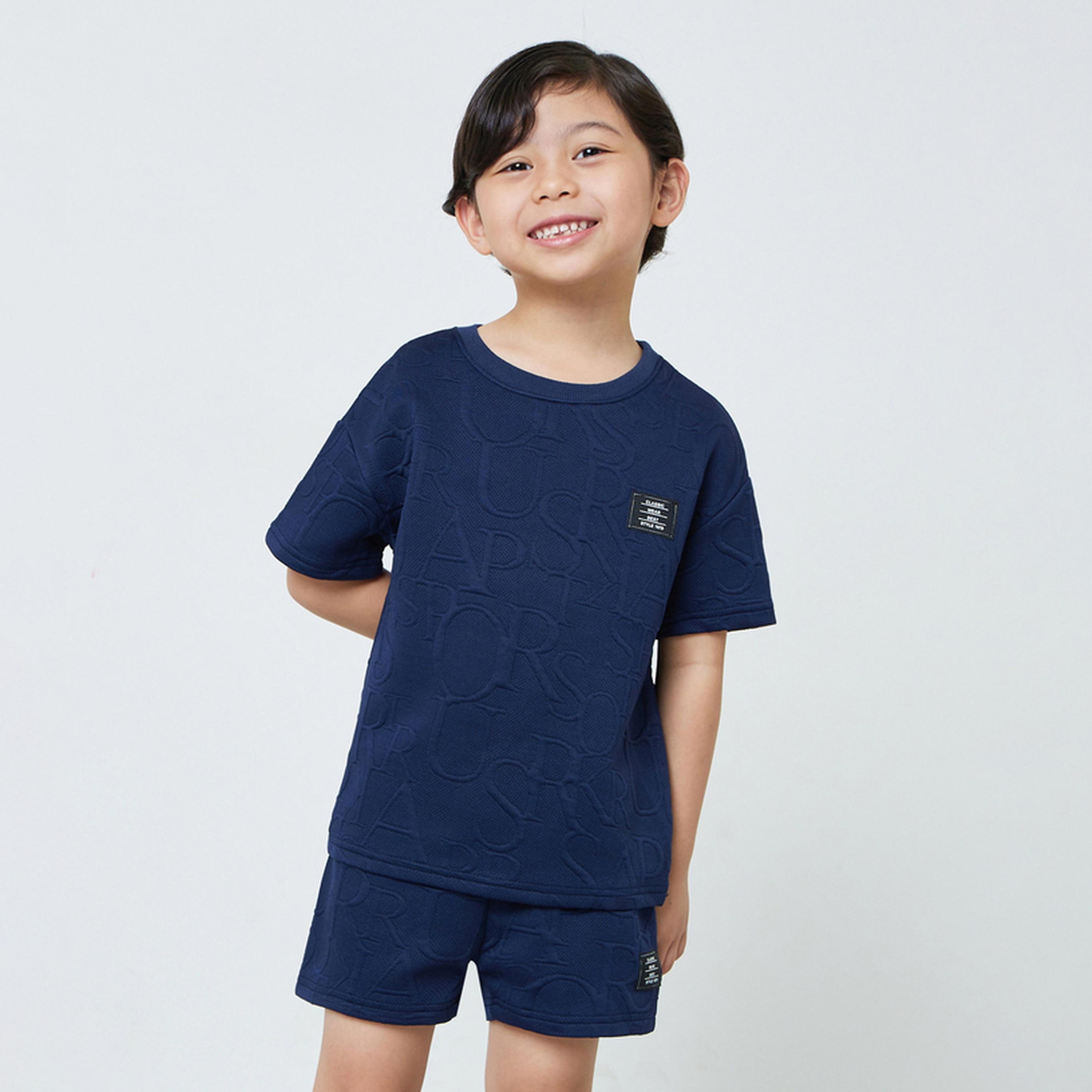 ستايلي - طقم تيشيرت وشورت للأولاد باللون الأزرق الداكن بتفاصيل بارزة-boys-clothing-setsandcoords-image-1