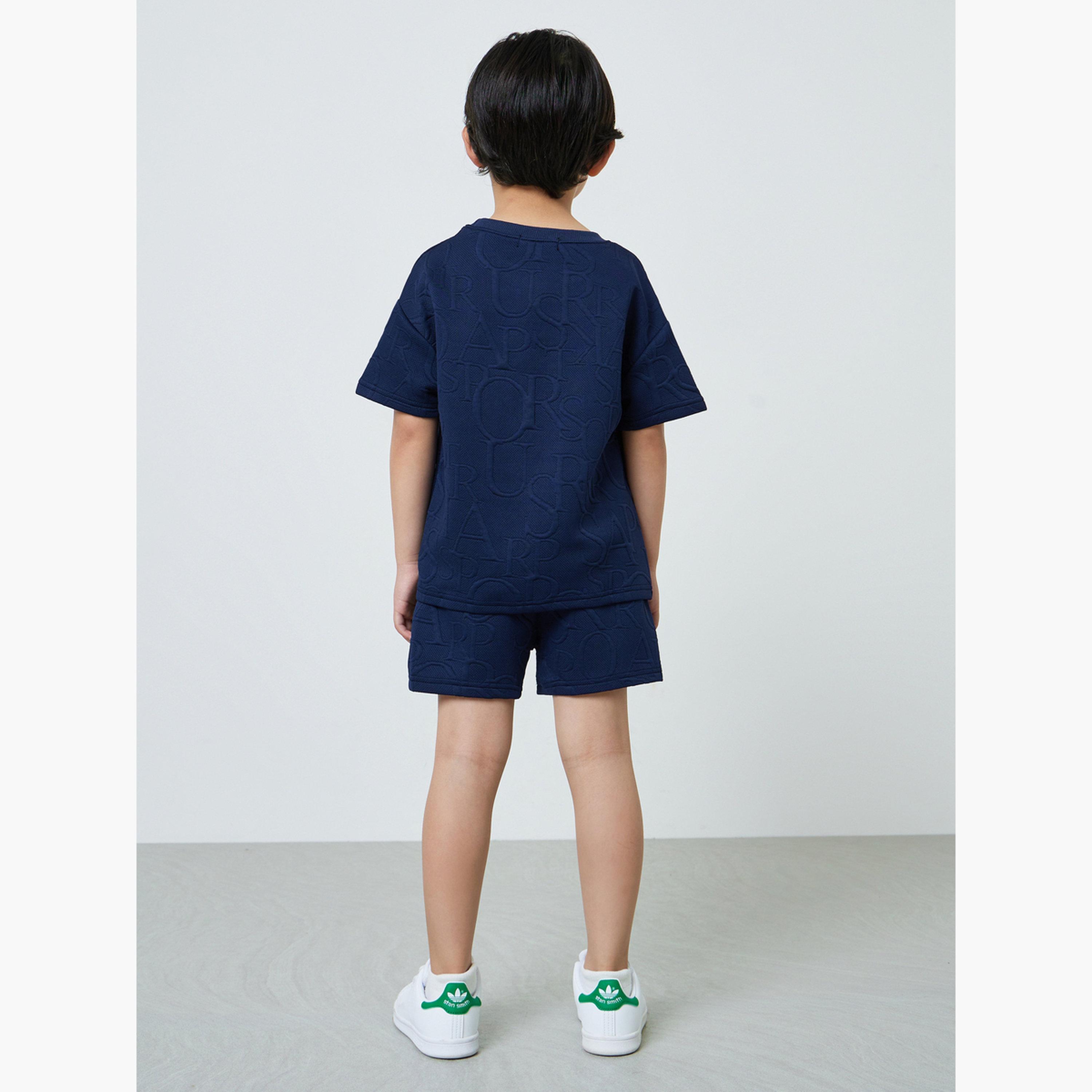ستايلي - طقم تيشيرت وشورت للأولاد باللون الأزرق الداكن بتفاصيل بارزة-boys-clothing-setsandcoords-image-4
