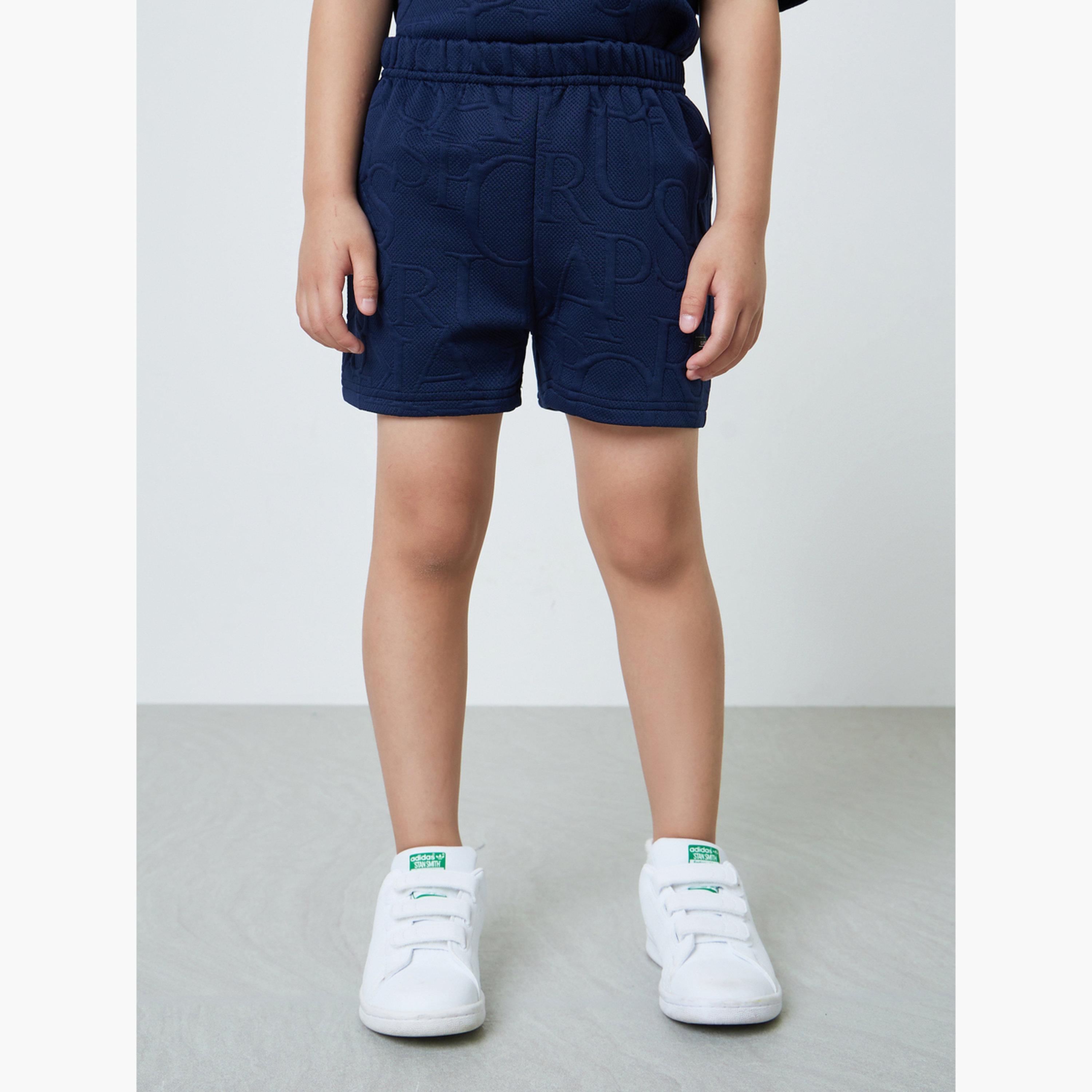 ستايلي - طقم تيشيرت وشورت للأولاد باللون الأزرق الداكن بتفاصيل بارزة-boys-clothing-setsandcoords-image-5