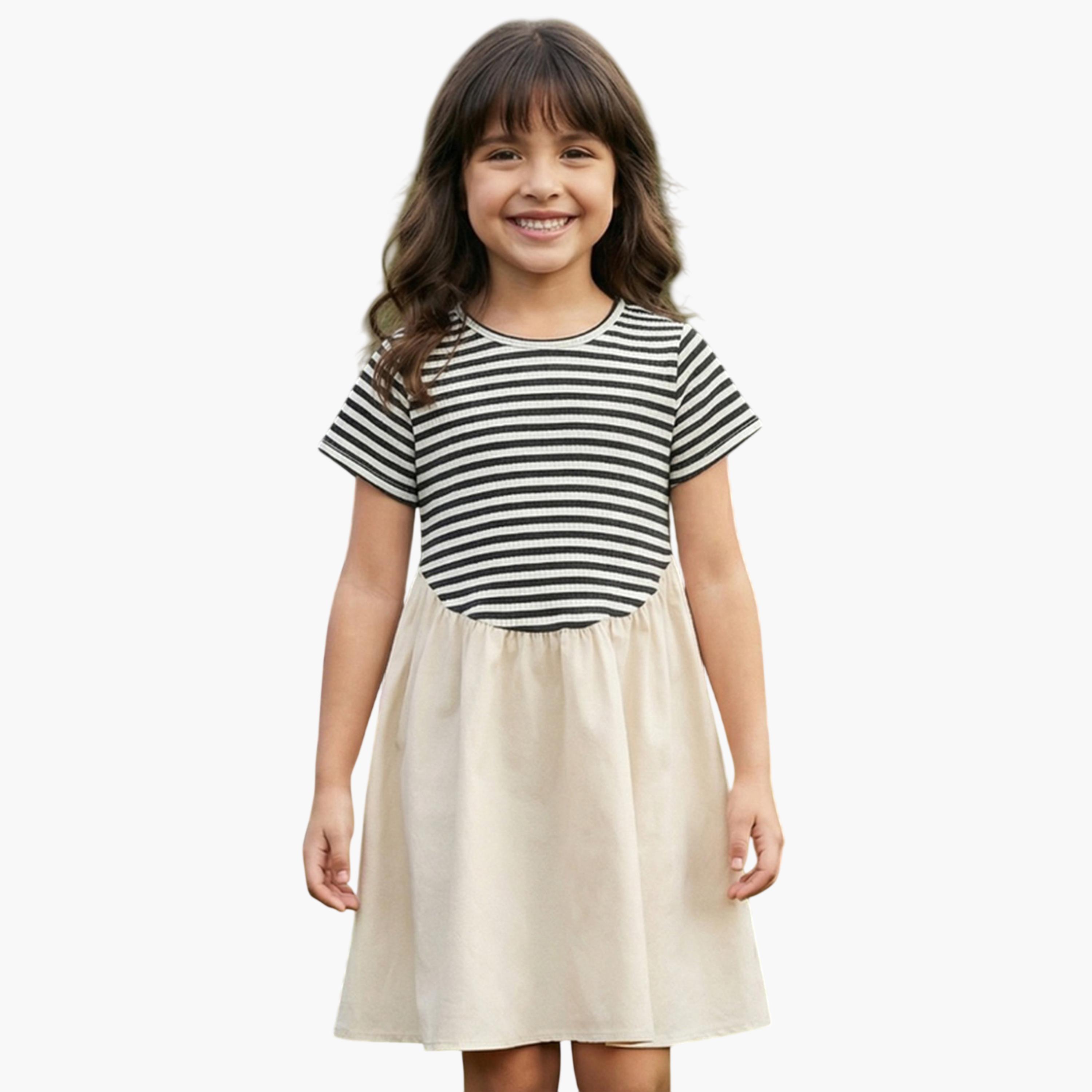 غلوبس × ستايلي - فستان قصير أبيض مخطط للبنات، بياقة دائرية وتفاصيل مكشكشة-girls-clothing-dressesandjumpsuits-image-1