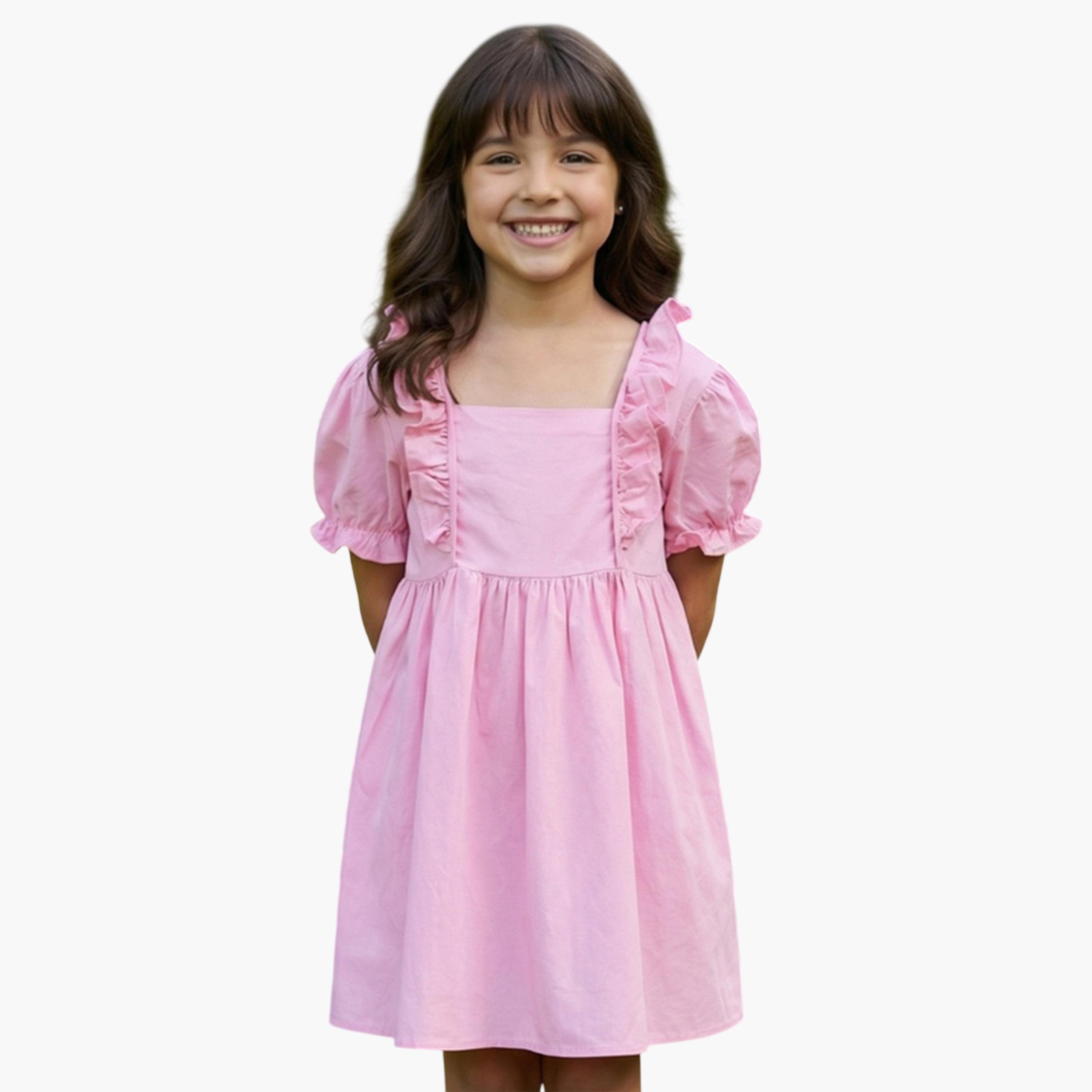 غلوبس × ستايلي - فستان قصير وردي للبنات، بياقة مربعة وتفاصيل كشكشة وأكمام منفوخة-girls-clothing-dressesandjumpsuits-image-1