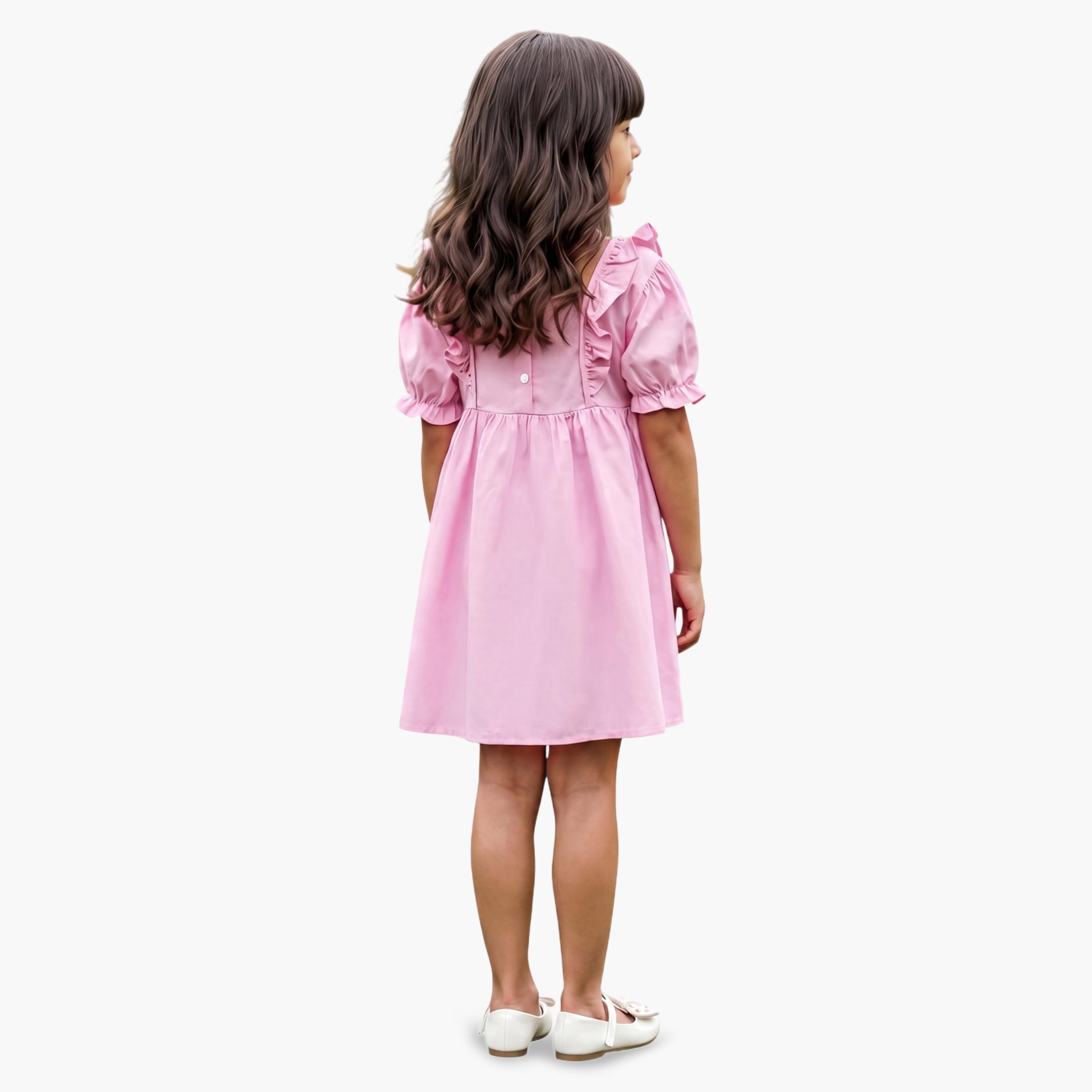 غلوبس × ستايلي - فستان قصير وردي للبنات، بياقة مربعة وتفاصيل كشكشة وأكمام منفوخة-girls-clothing-dressesandjumpsuits-image-3
