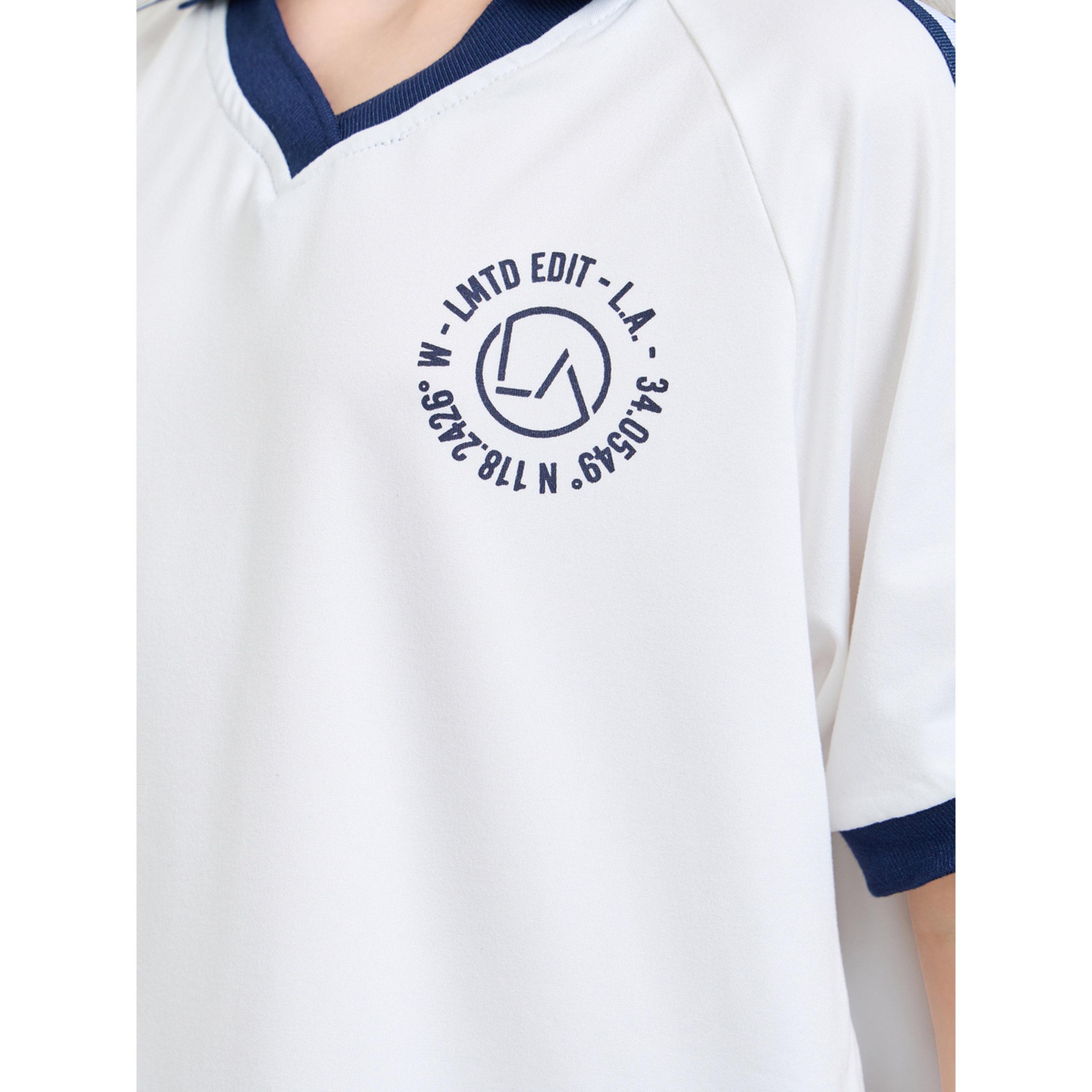 V تيشيرت بأكمام مخططة وطبعة شعار بياقة-girls-clothing-tshirts-image-5