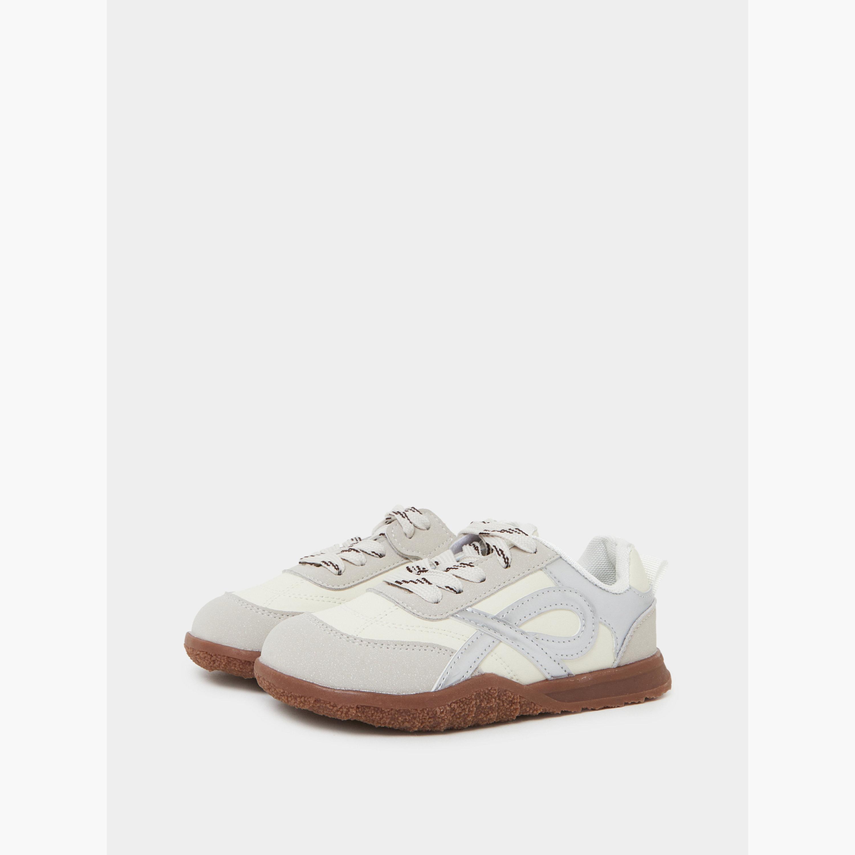 حذاء رياضي برباط وبتفاصيل بارزة الملمس للأولاد-boys-shoes-sneakers-image-1