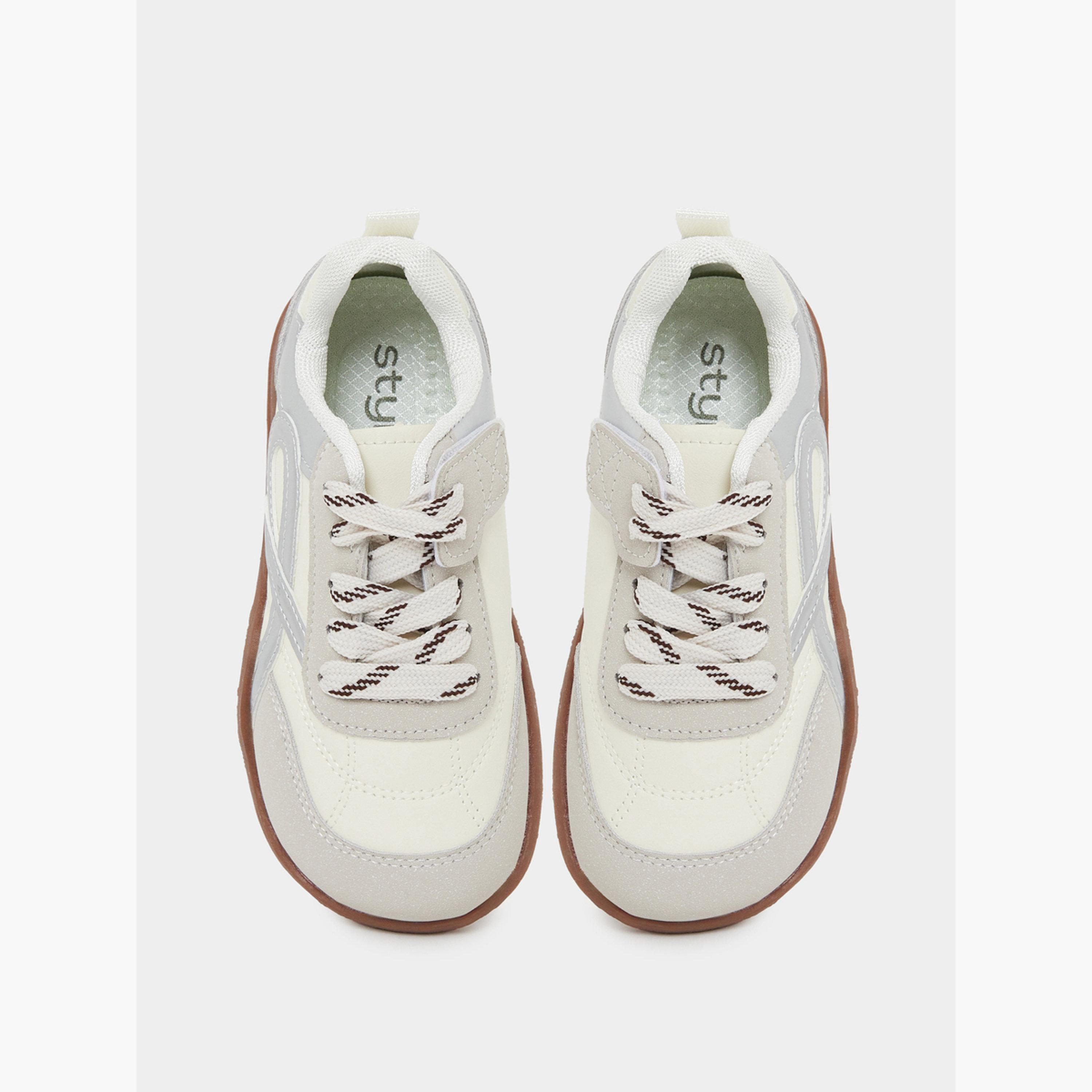 حذاء رياضي برباط وبتفاصيل بارزة الملمس للأولاد-boys-shoes-sneakers-image-3