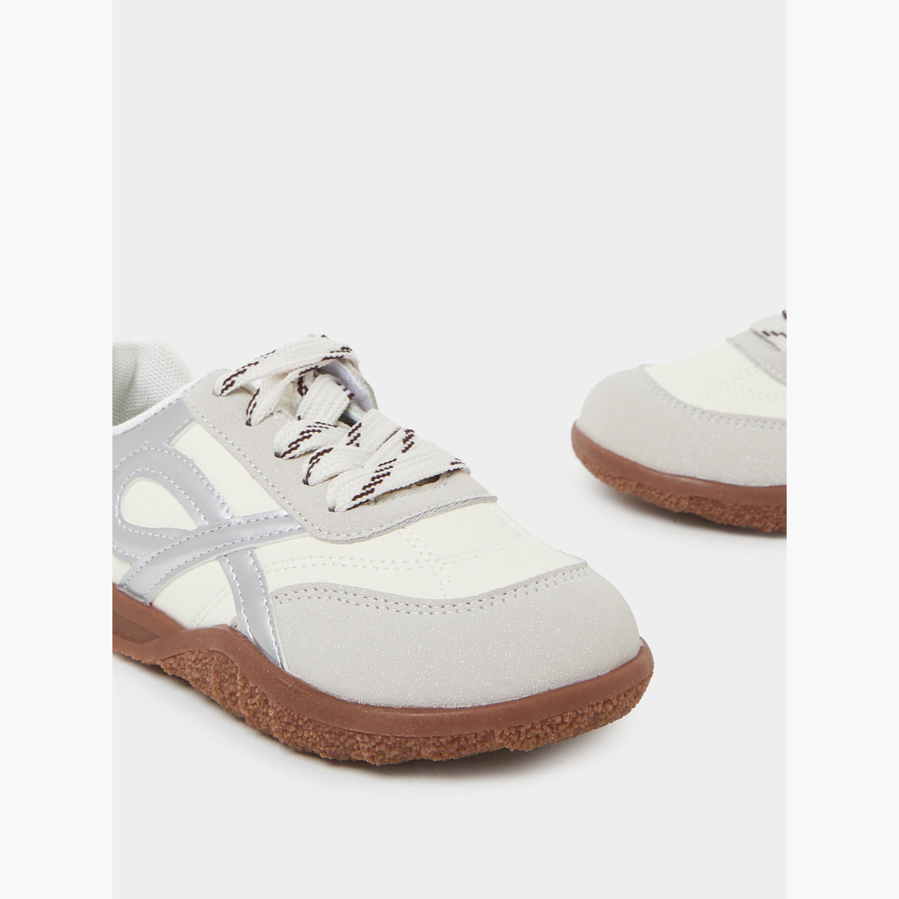 حذاء رياضي برباط وبتفاصيل بارزة الملمس للأولاد-boys-shoes-sneakers-image-4