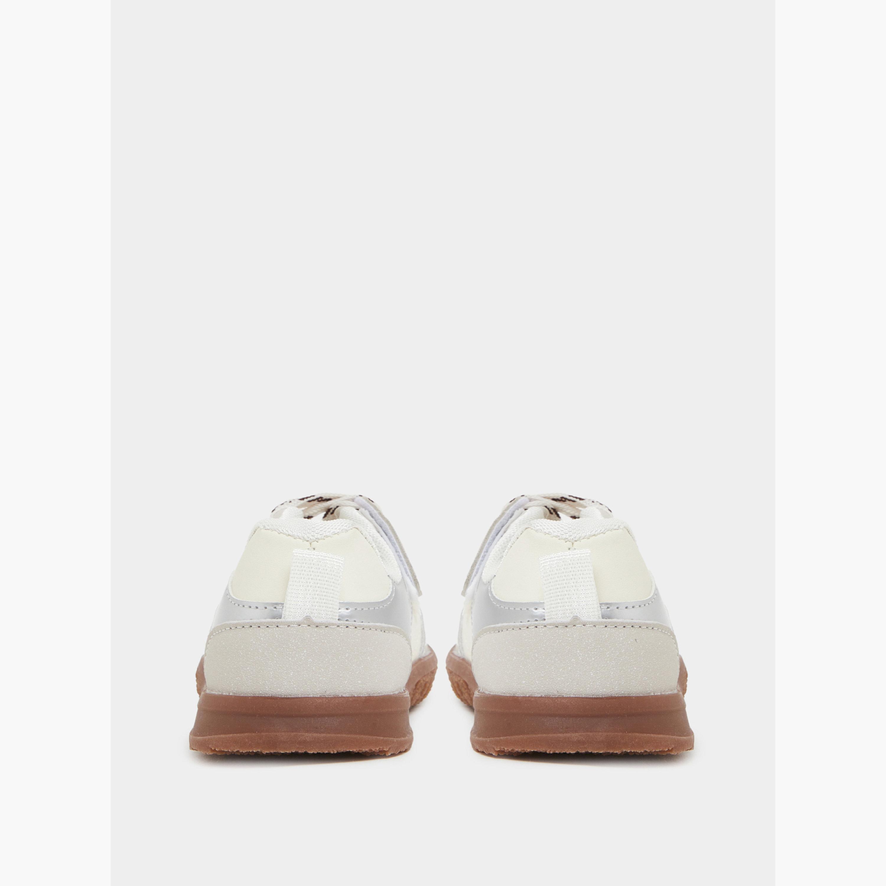 حذاء رياضي برباط وبتفاصيل بارزة الملمس للأولاد-boys-shoes-sneakers-image-5