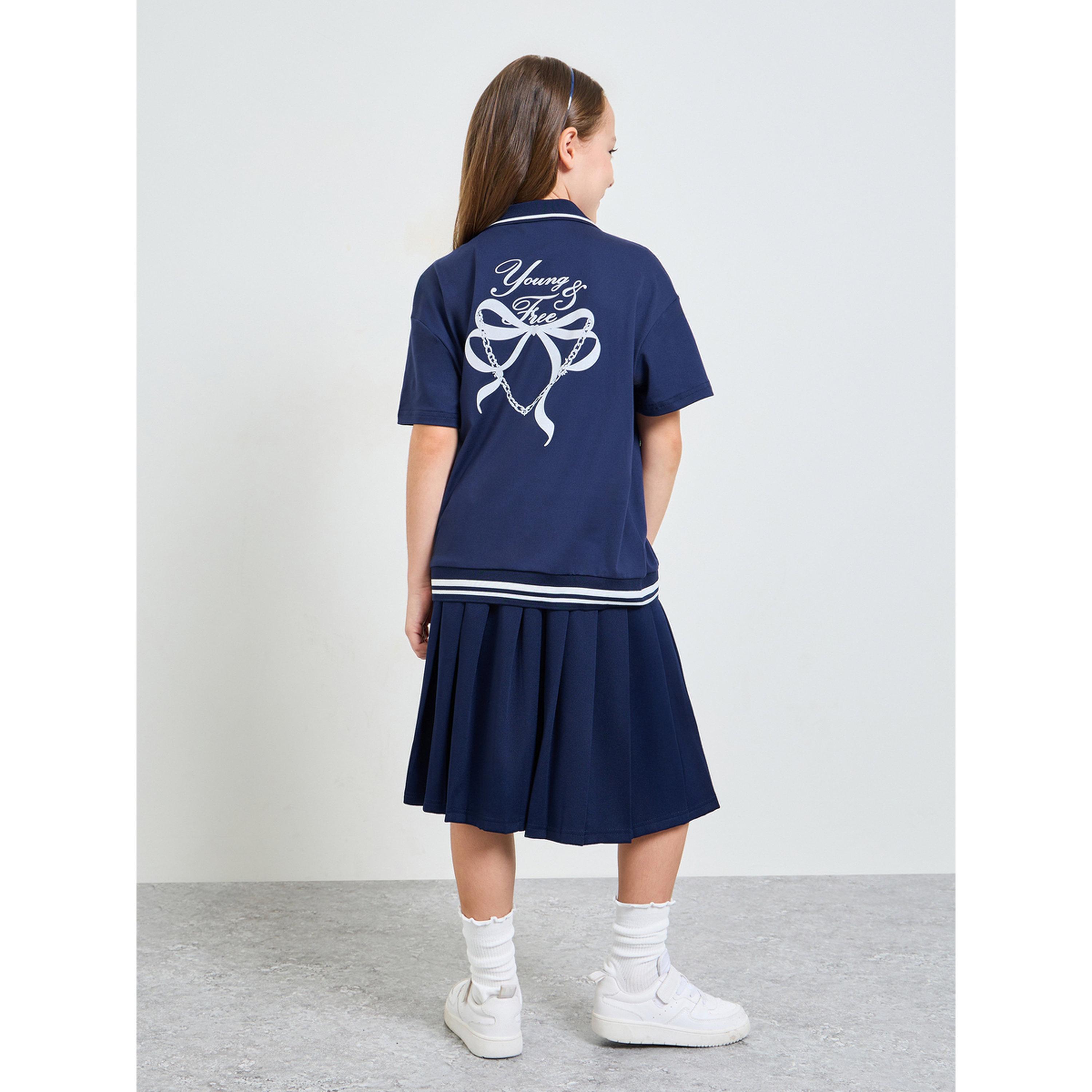 طقم من تيشيرت بولو بطبعة جرافيك وتنورة بكسراتة للبنات-girls-clothing-setsandcoords-image-4