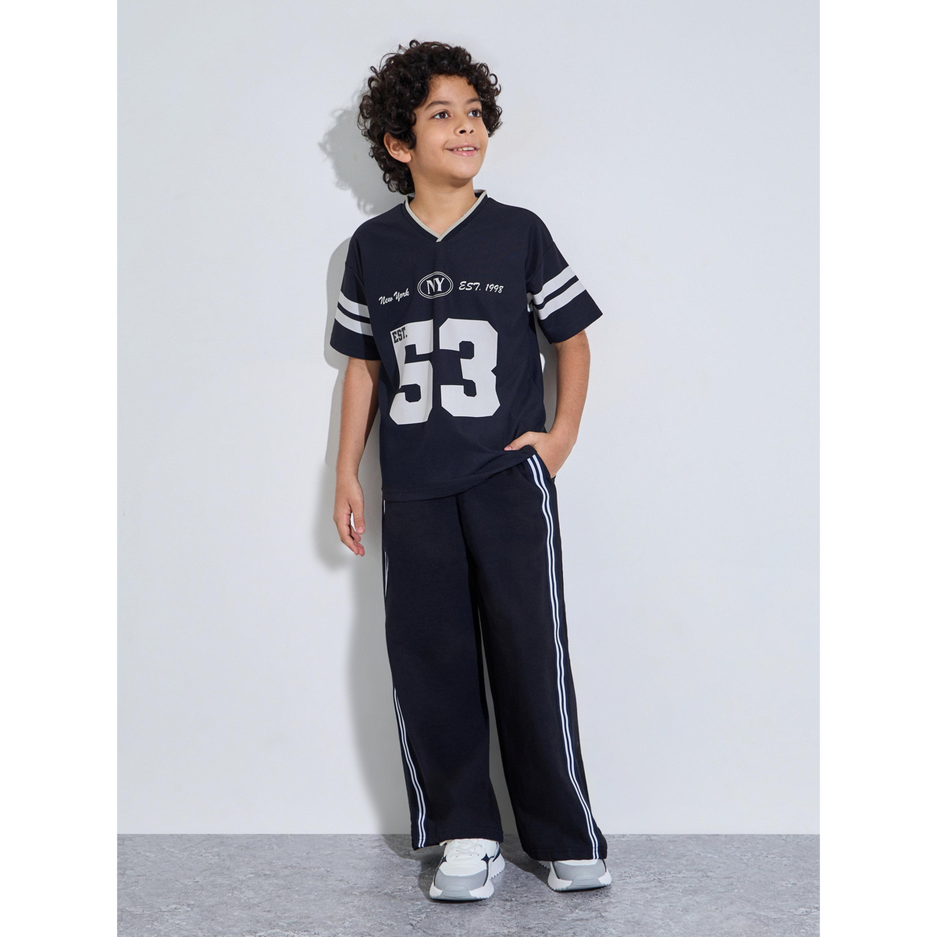 تيشيرت رياضي بطبعة جرافيك للأولاد المراهقين باللون الأسود-sports-boys-clothing-tops-image-2