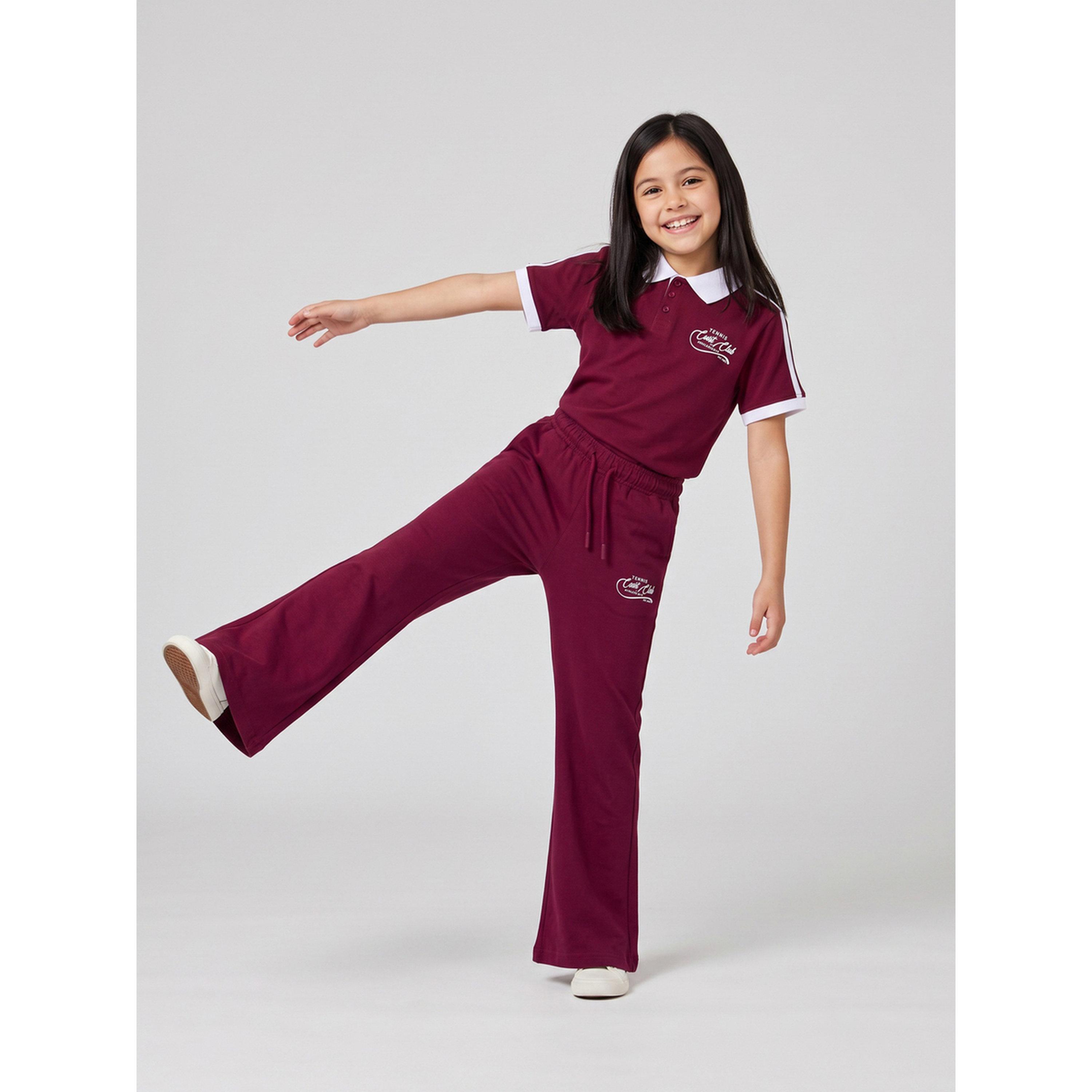 طقم بيجاما من بنطال جوغر بأرجل واسعة وتيشيرت بولو مطبوع للبنات باللون العنابي-girls-clothing-setsandcoords-image-1