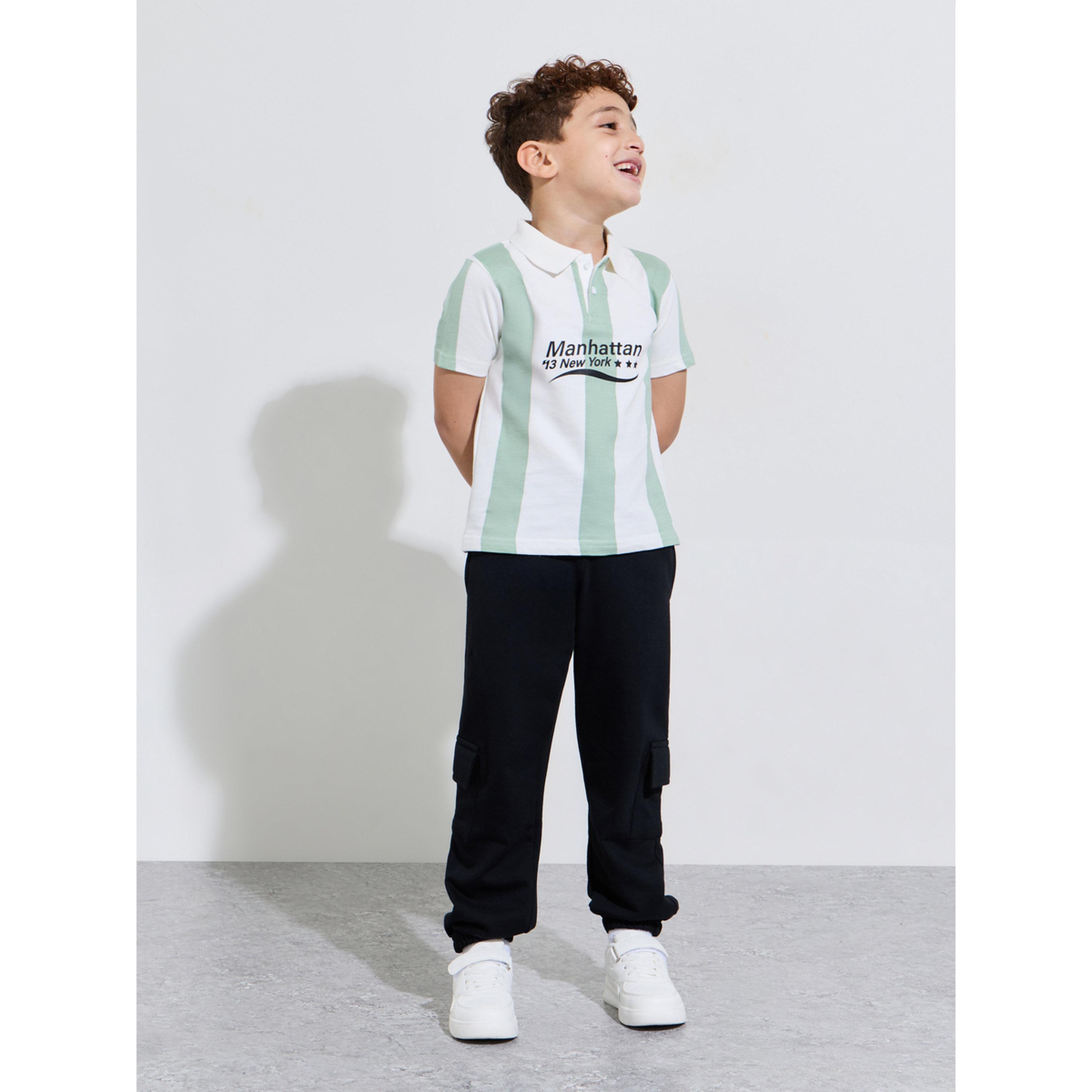 طقم من جوغر كارغو وتيشيرت بولو واسع مخطط للأولاد-boys-clothing-setsandcoords-image-1