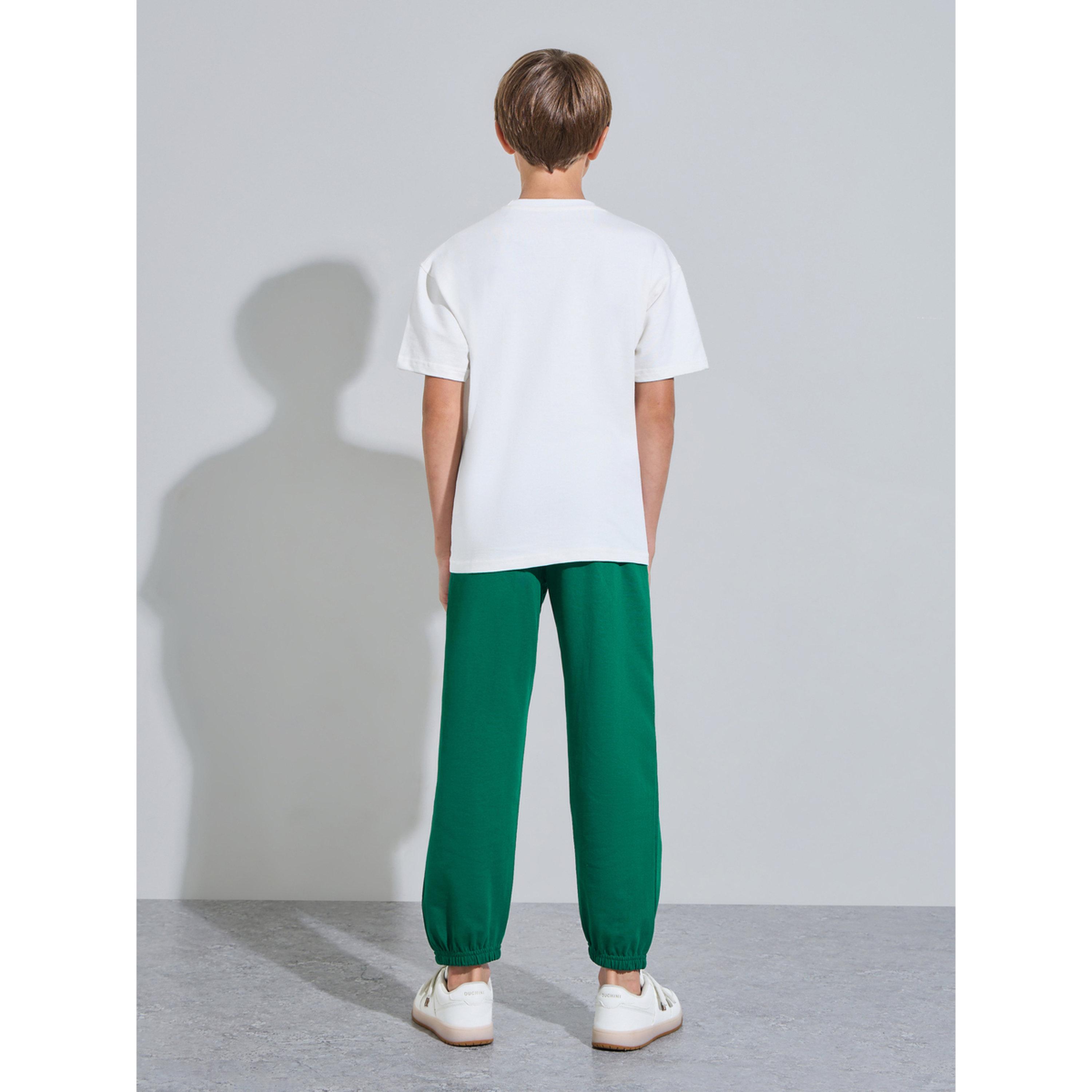 مجموعة من بنطال جوغر أخضر وتيشيرت أوف وايت بطبعة جرافيك للأولاد-boys-clothing-setsandcoords-image-3