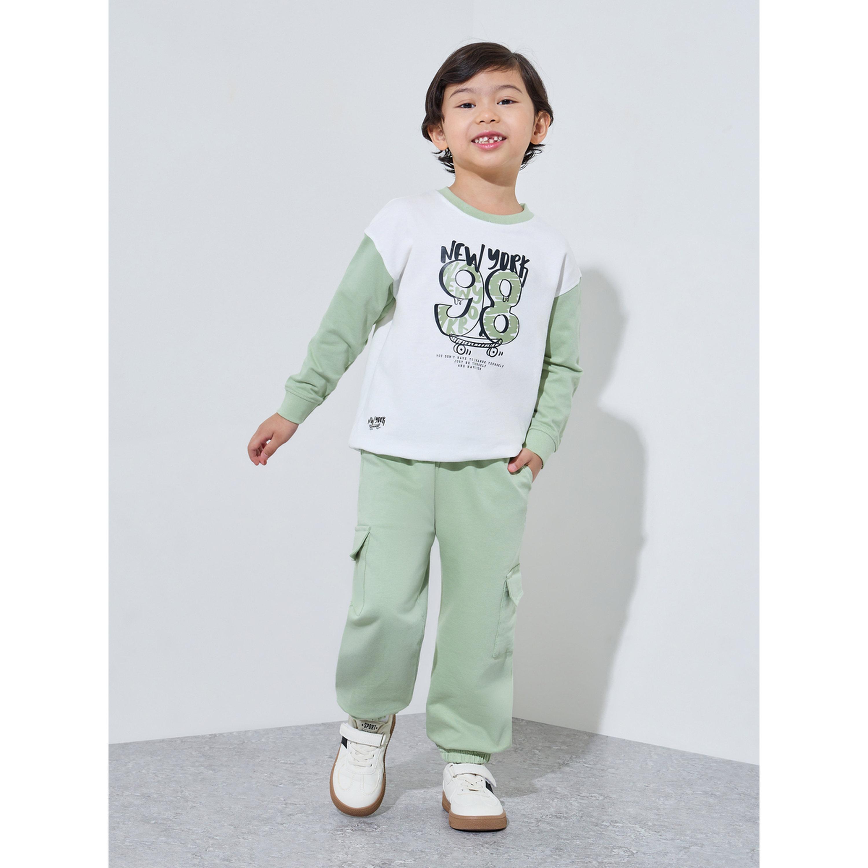 مجموعة من بنطال جوغر وسويت شيرت واسع بطبعة جرافيك للأولاد متعدد الألوان-boys-clothing-setsandcoords-image-1