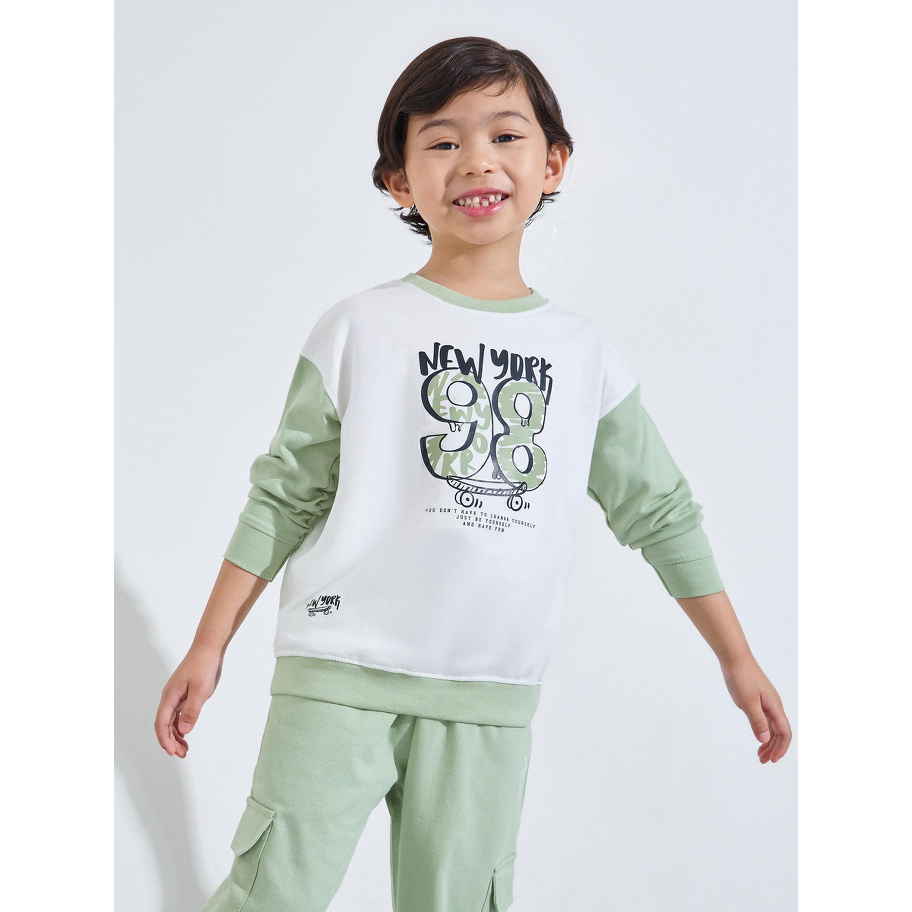 مجموعة من بنطال جوغر وسويت شيرت واسع بطبعة جرافيك للأولاد متعدد الألوان-boys-clothing-setsandcoords-image-2