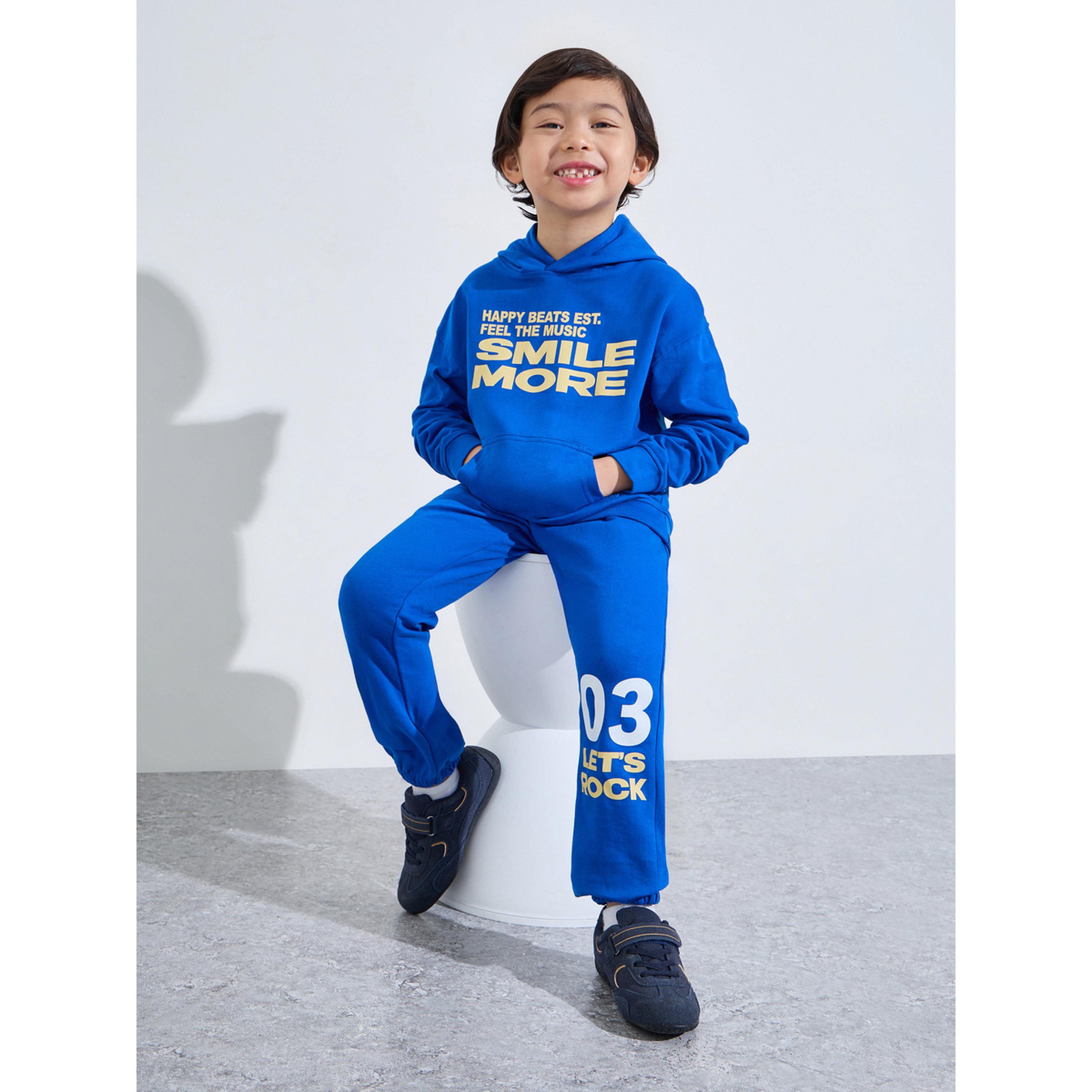 مجموعة من بنطال جوغر وسويت شيرت بقبعة وطبعة جرافيك للأولاد باللون الأزرق-boys-clothing-setsandcoords-image-4