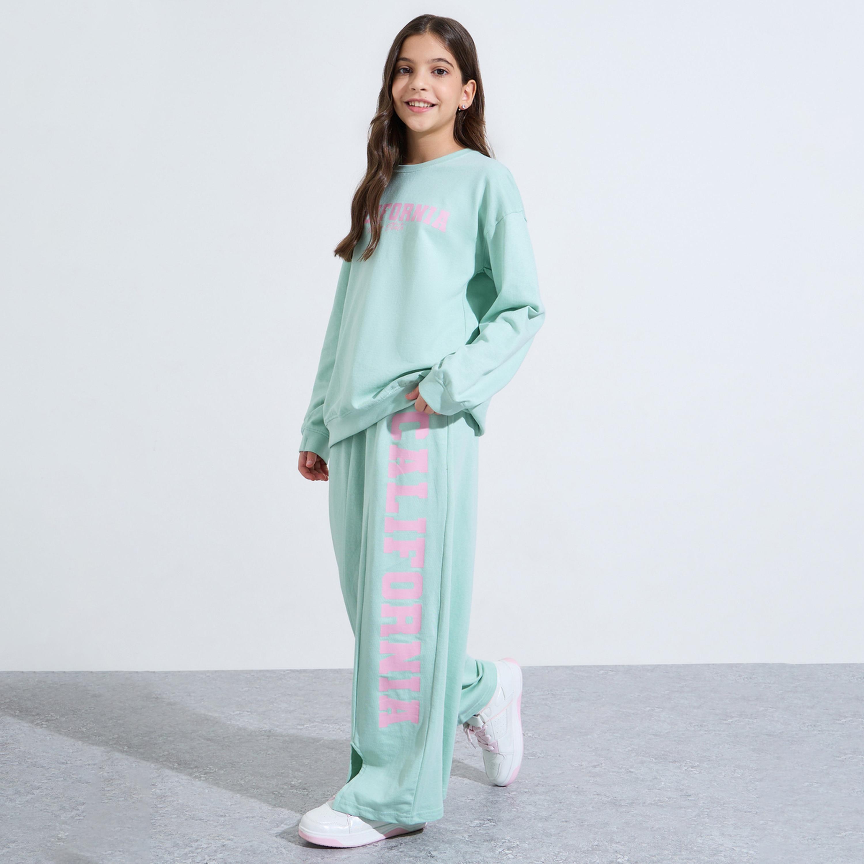 مجموعة من بنطال جوغر وسويت شيرت واسع بطبعة شعار للبنات الكبار-girls-clothing-setsandcoords-image-1