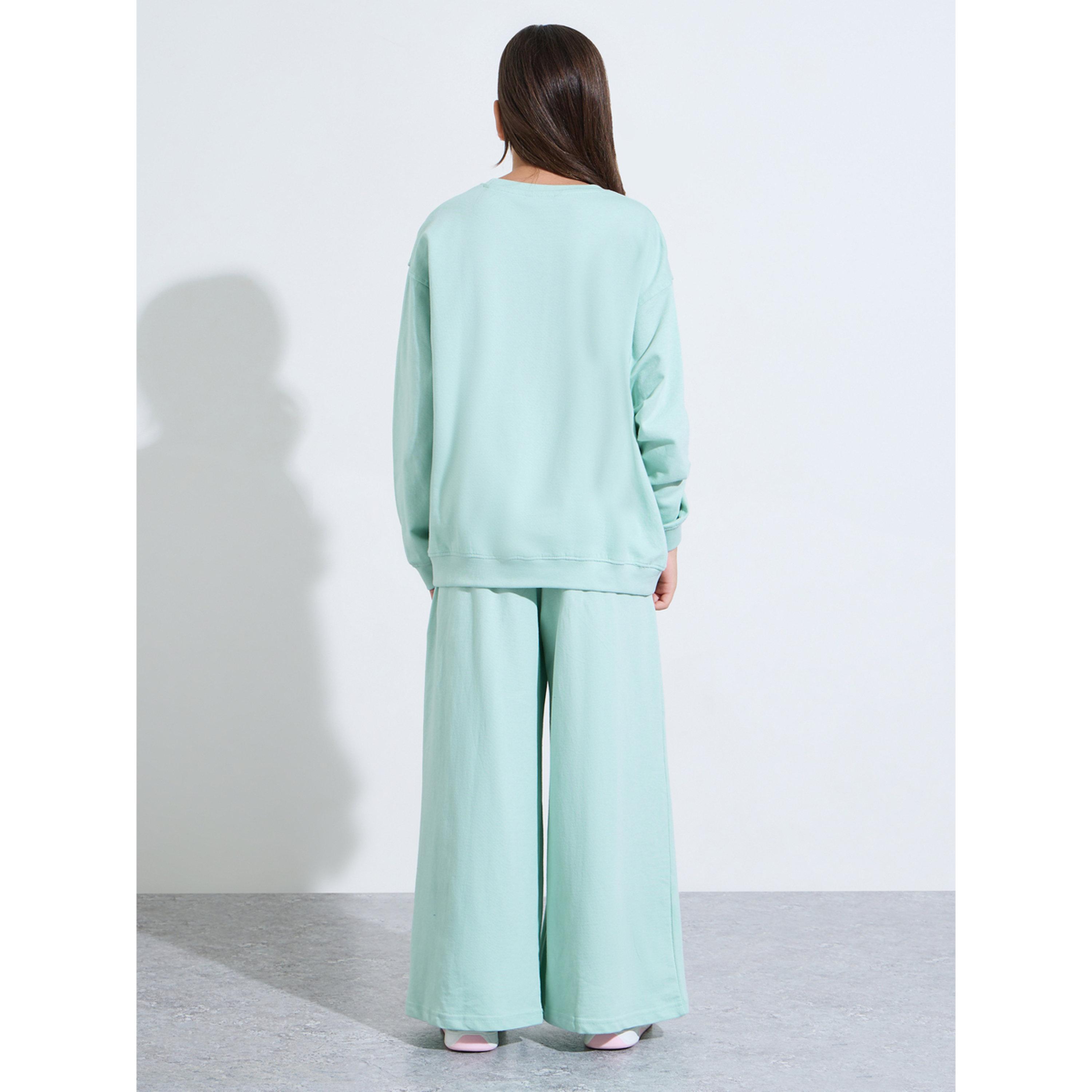 مجموعة من بنطال جوغر وسويت شيرت واسع بطبعة شعار للبنات الكبار-girls-clothing-setsandcoords-image-3