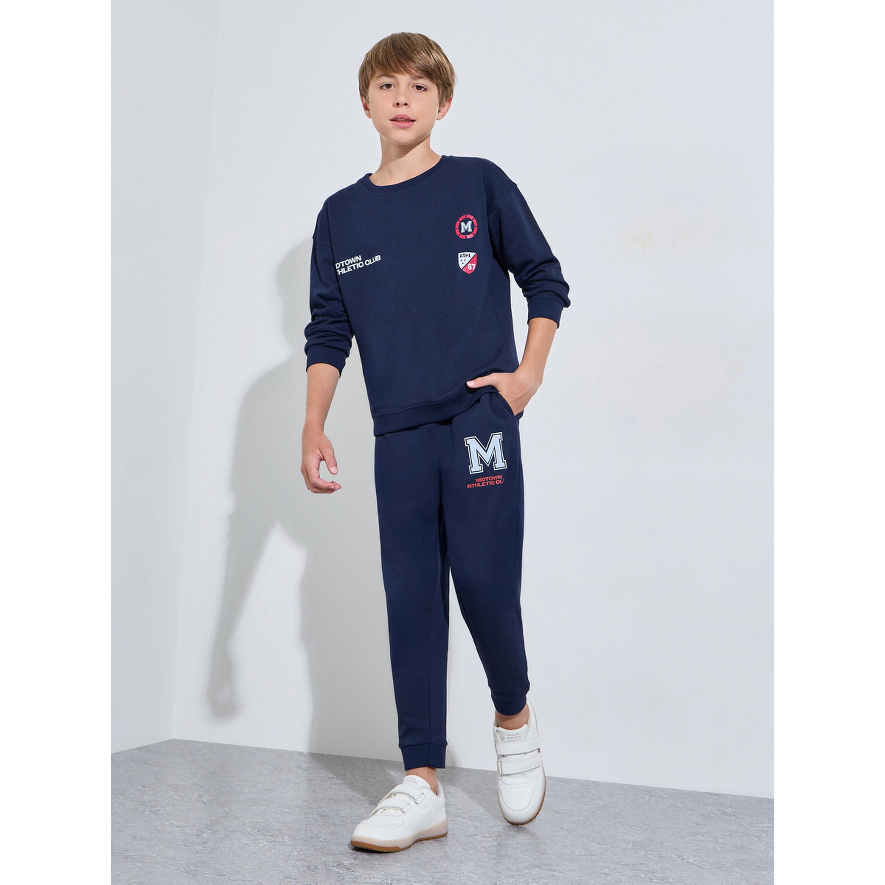مجموعة من بنطال جوغر وسويت شيرت بطبعة جرافيك للأولاد باللون الكحلي-boys-clothing-setsandcoords-image-1