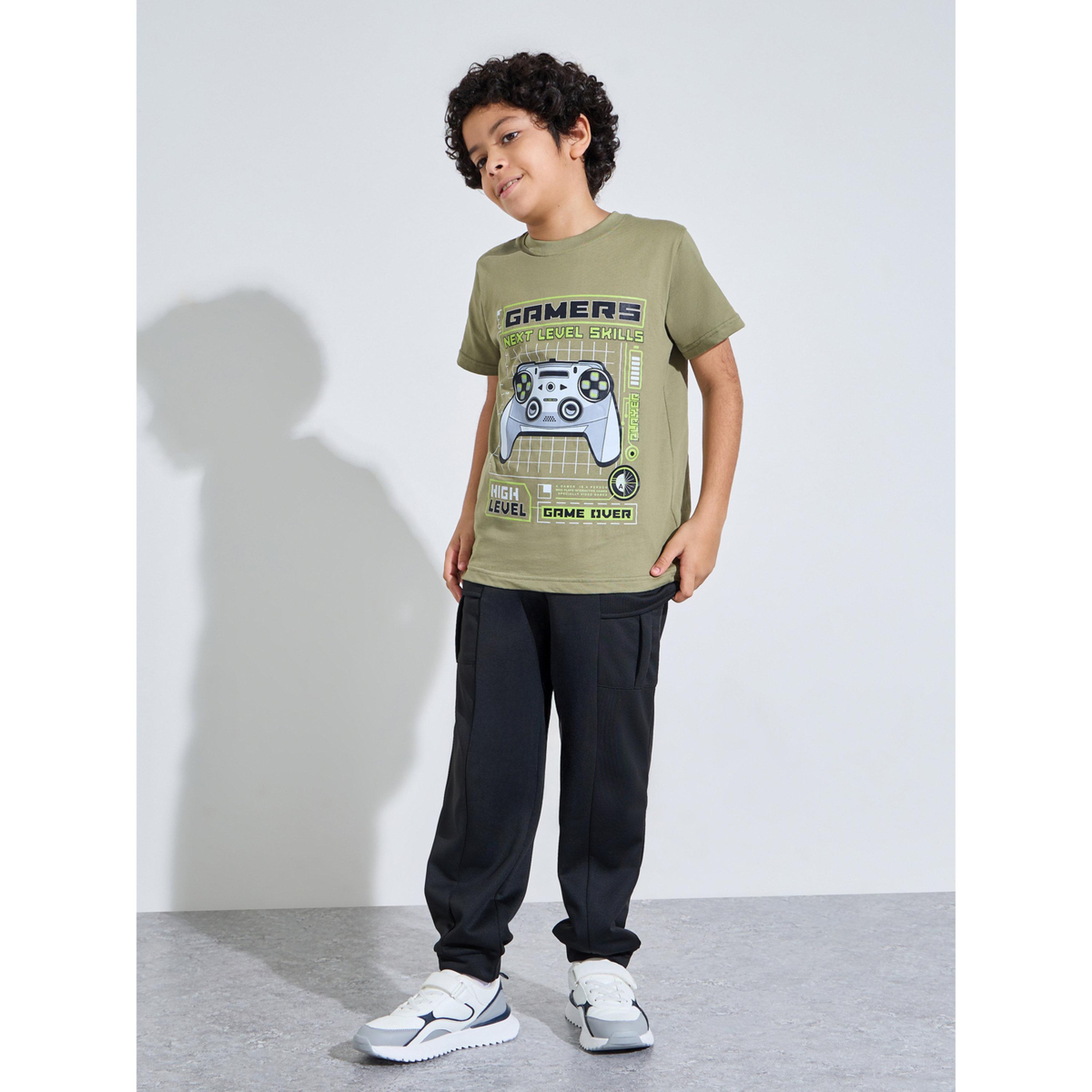 Styli Teen Boys Green Graphic Print Round Neck Regular Fit T-Shirt-boys-clothing-tshirtsandpolos-image-2