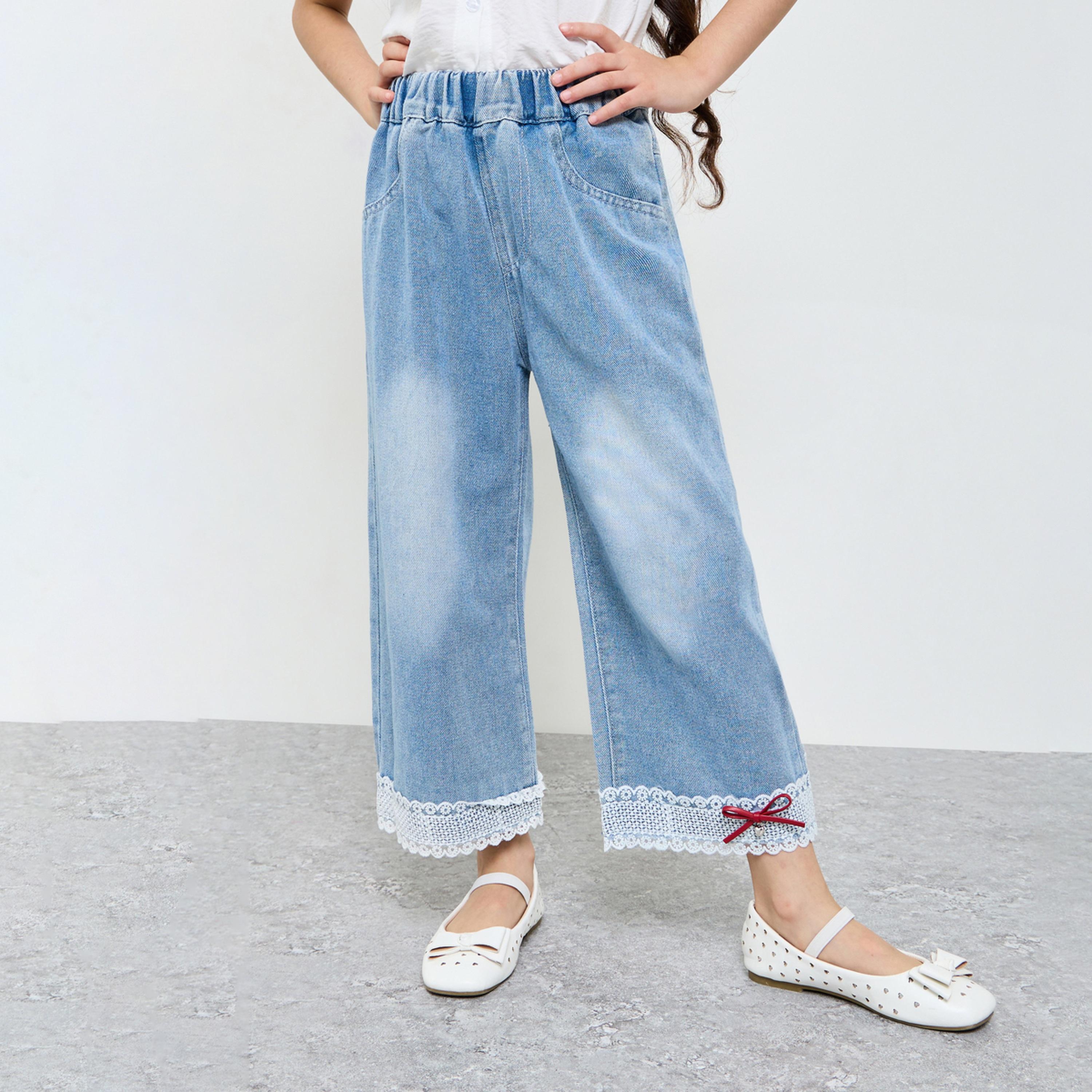 ستايلي - بنطلون جينز واسع الساقين للبنات بلون باهت وحافة من الدانتيل-girls-clothing-bottoms-jeansandjeggings-image-1