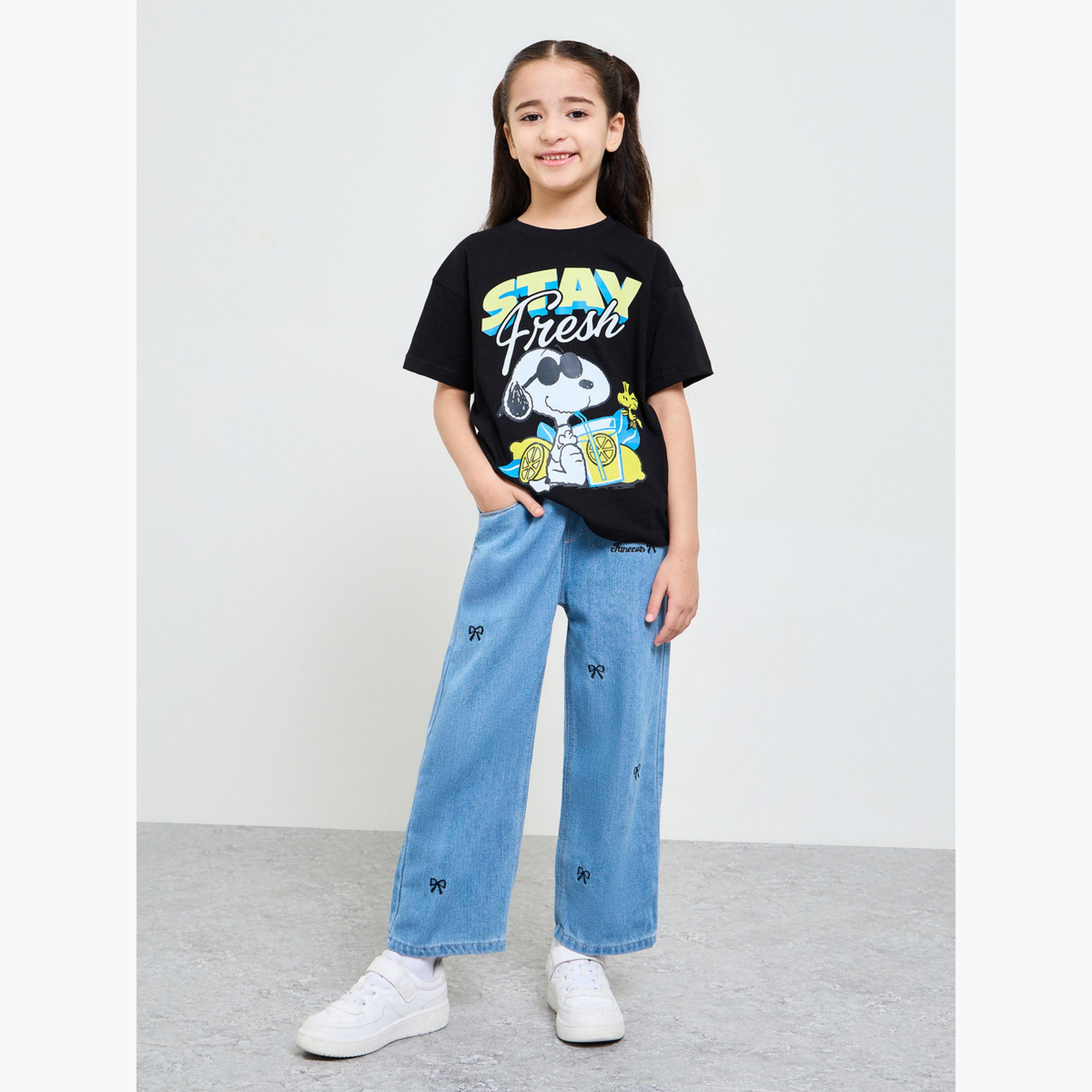 ستايلي - بنطلون جينز للبنات بقصة مستقيمة مزين بتطريز فيونكة-girls-clothing-bottoms-jeansandjeggings-image-2