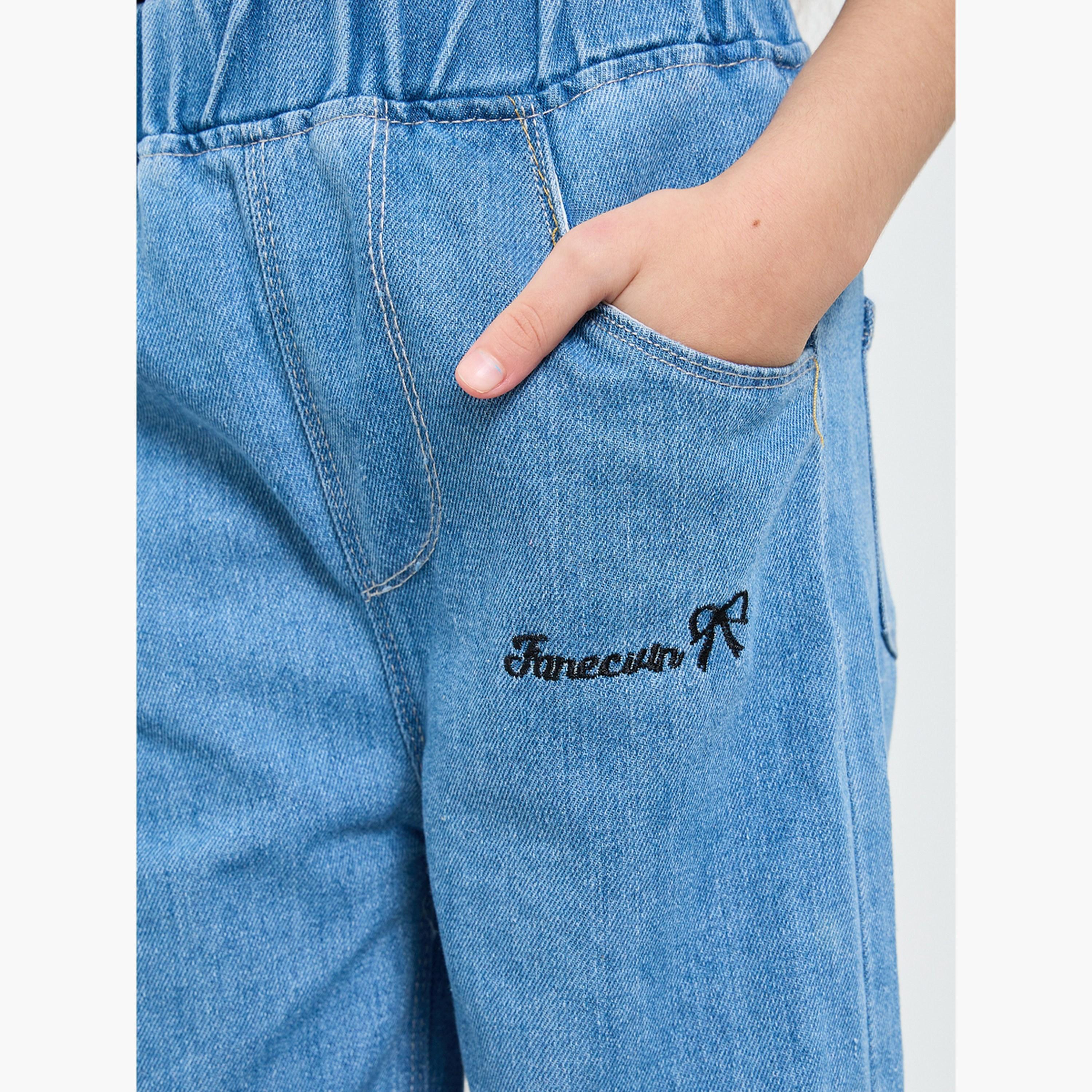 ستايلي - بنطلون جينز للبنات بقصة مستقيمة مزين بتطريز فيونكة-girls-clothing-bottoms-jeansandjeggings-image-3