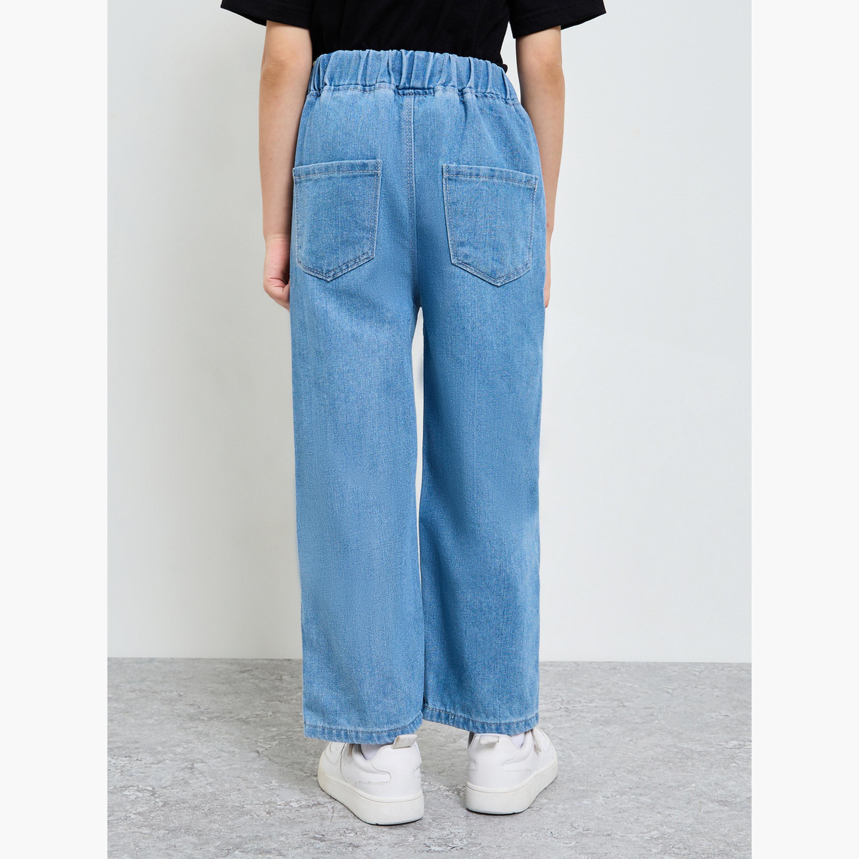 ستايلي - بنطلون جينز للبنات بقصة مستقيمة مزين بتطريز فيونكة-girls-clothing-bottoms-jeansandjeggings-image-4