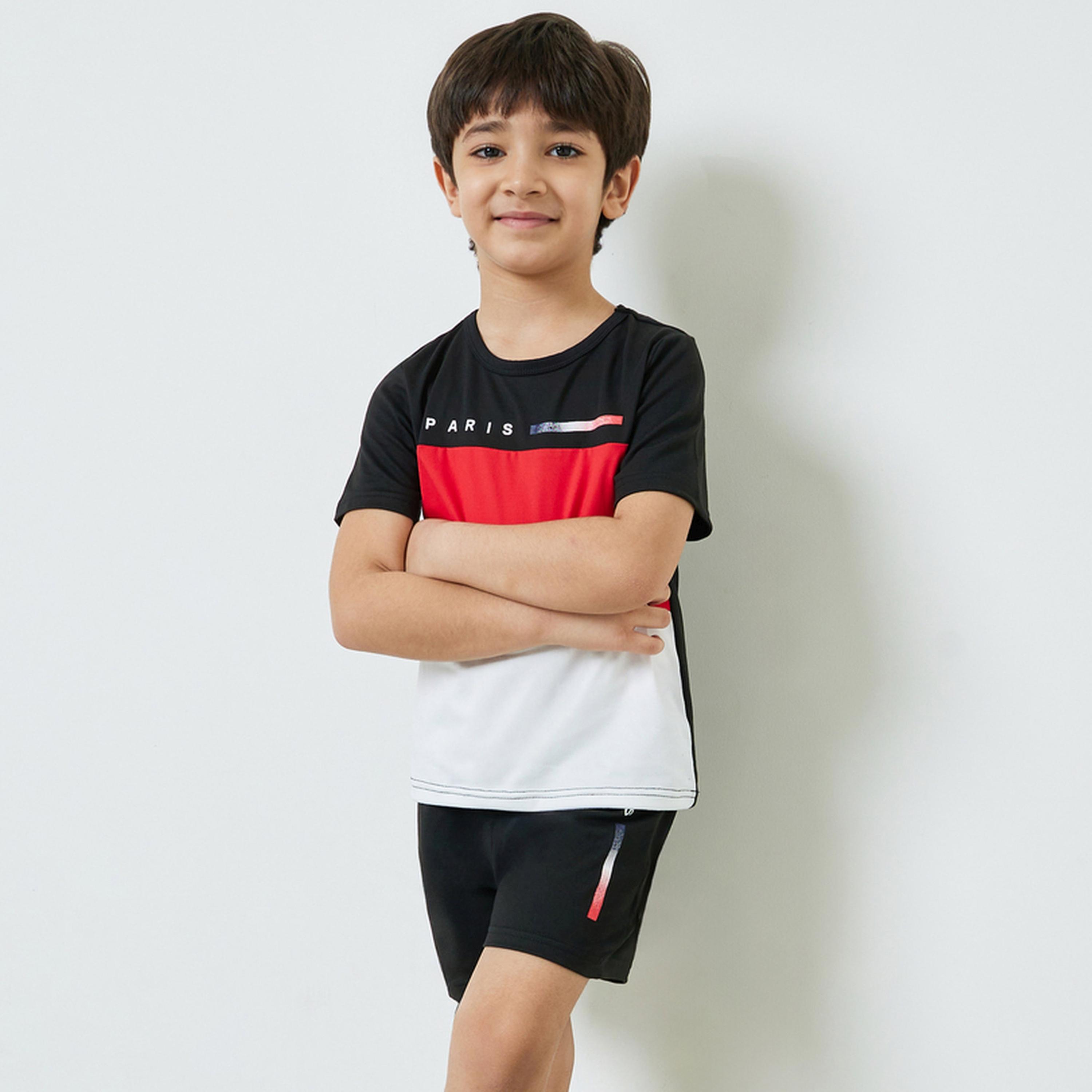 طقم من تيشيرت بنمط كتل الالوان وشورت للأولاد-boys-clothing-setsandcoords-image-1