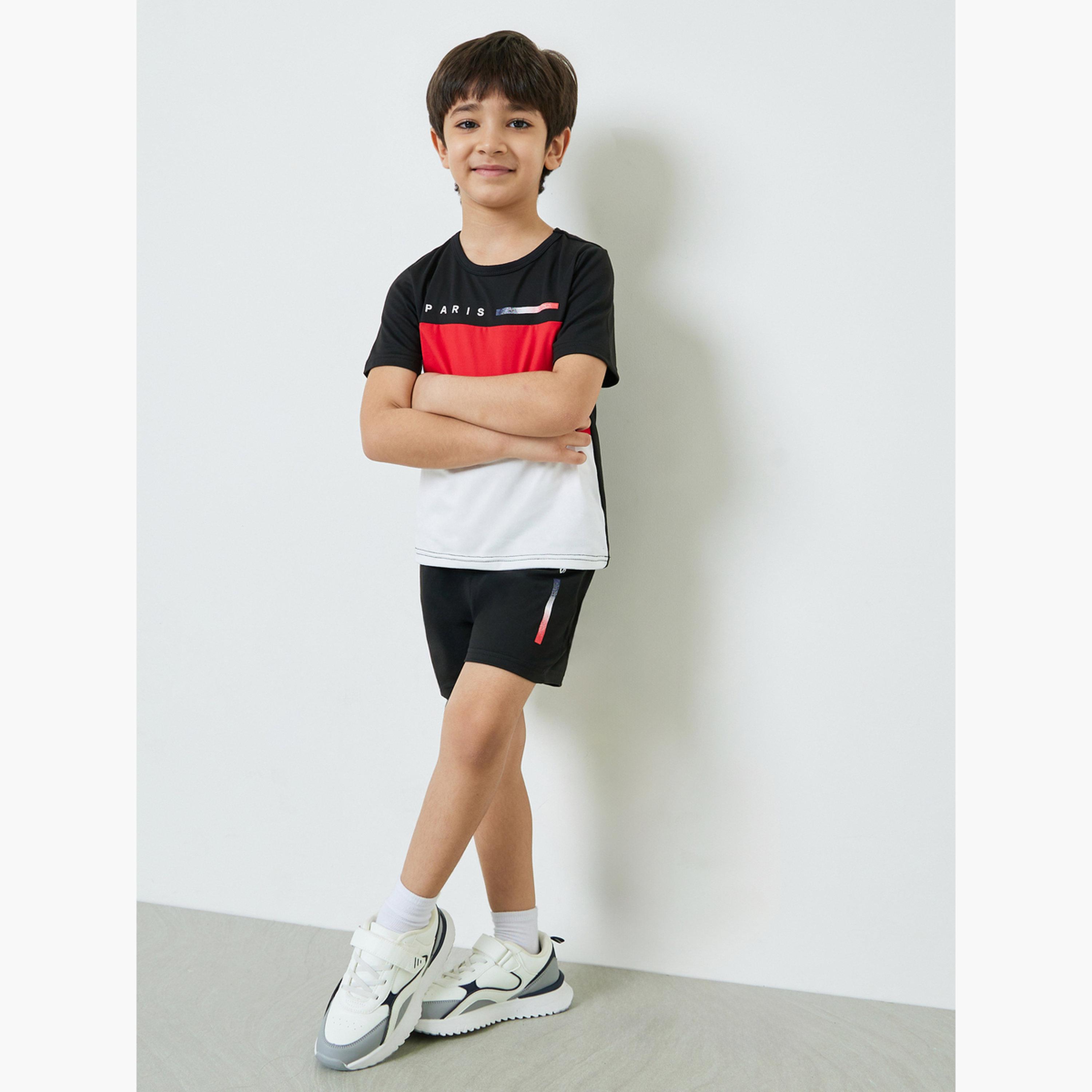 طقم من تيشيرت بنمط كتل الالوان وشورت للأولاد-boys-clothing-setsandcoords-image-2