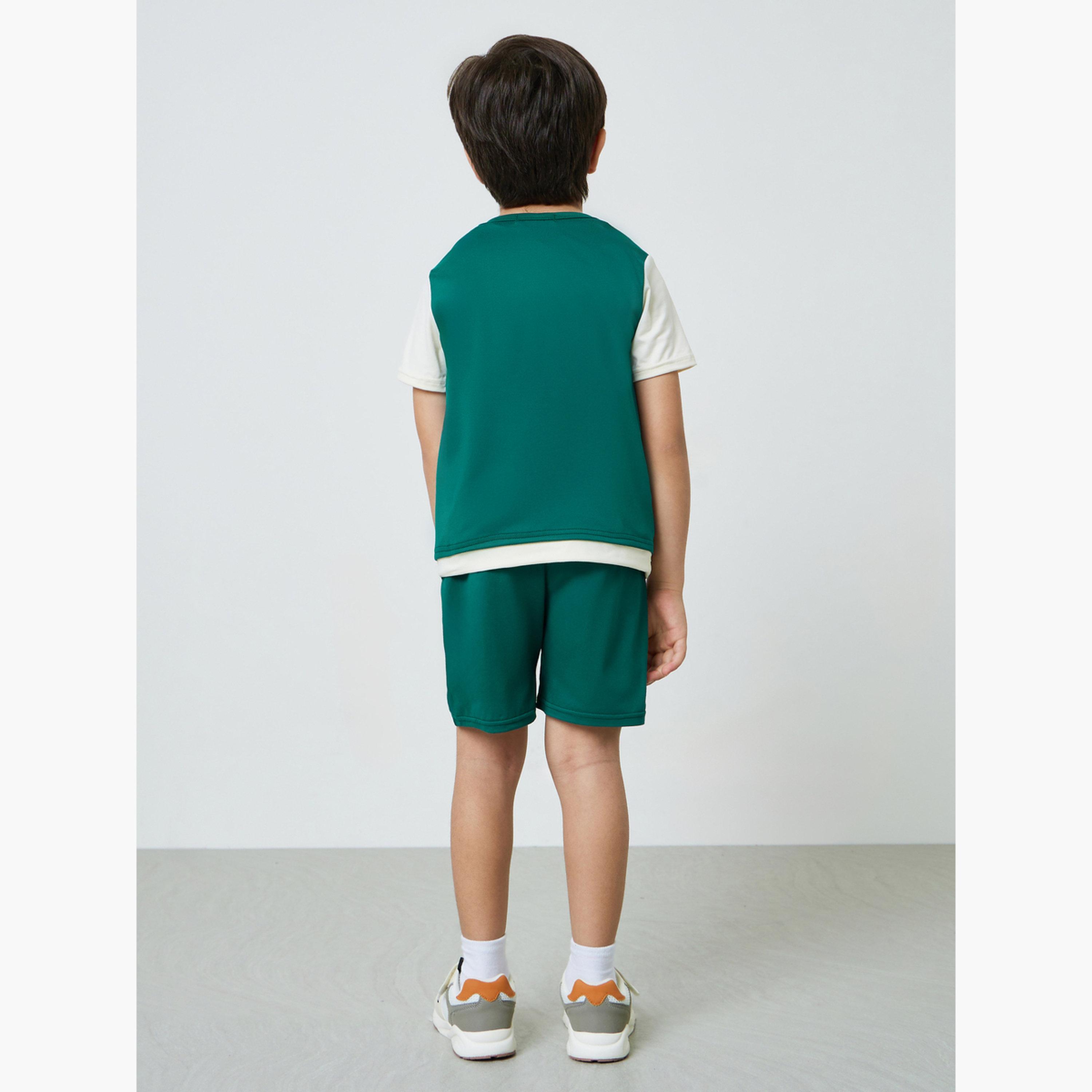 طقم رياضي من تيشيرت جرافيك وشورت للأولاد-boys-clothing-setsandcoords-image-4
