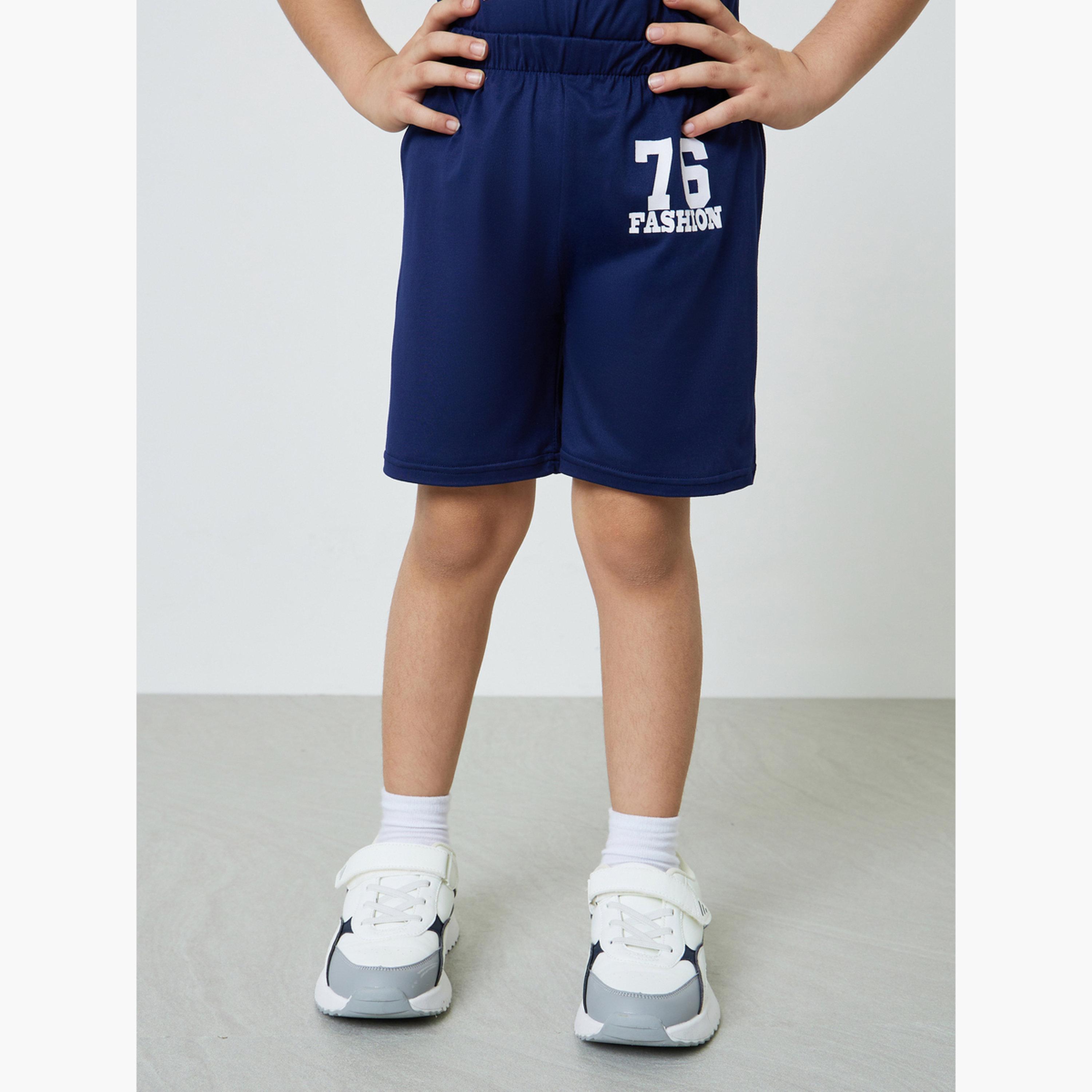 طقم رياضي من تيشيرت جرافيك وشورت للأولاد-boys-clothing-setsandcoords-image-5