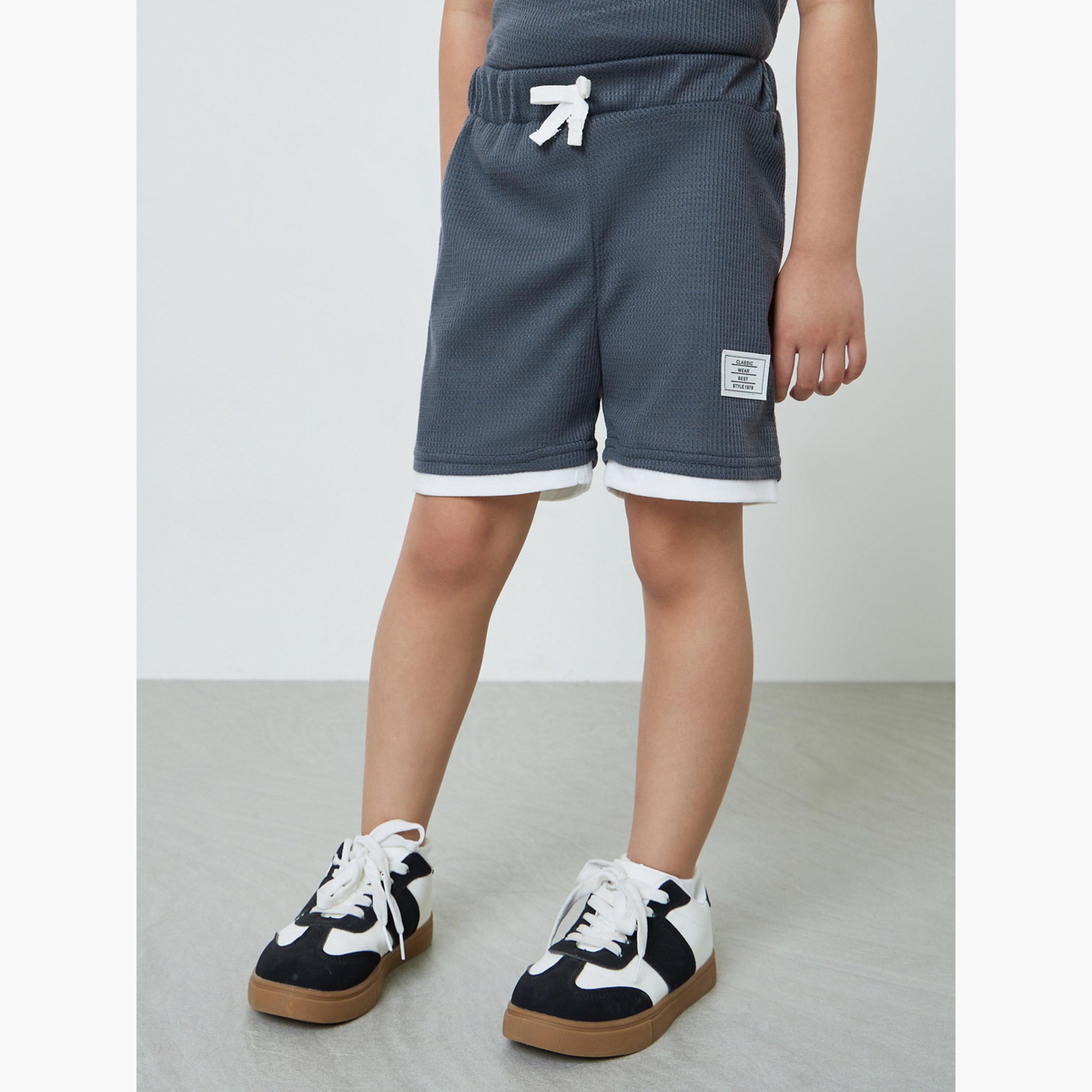 مجموعة من شورت وتيشيرت محبوك بنمط وافل-boys-clothing-setsandcoords-image-5
