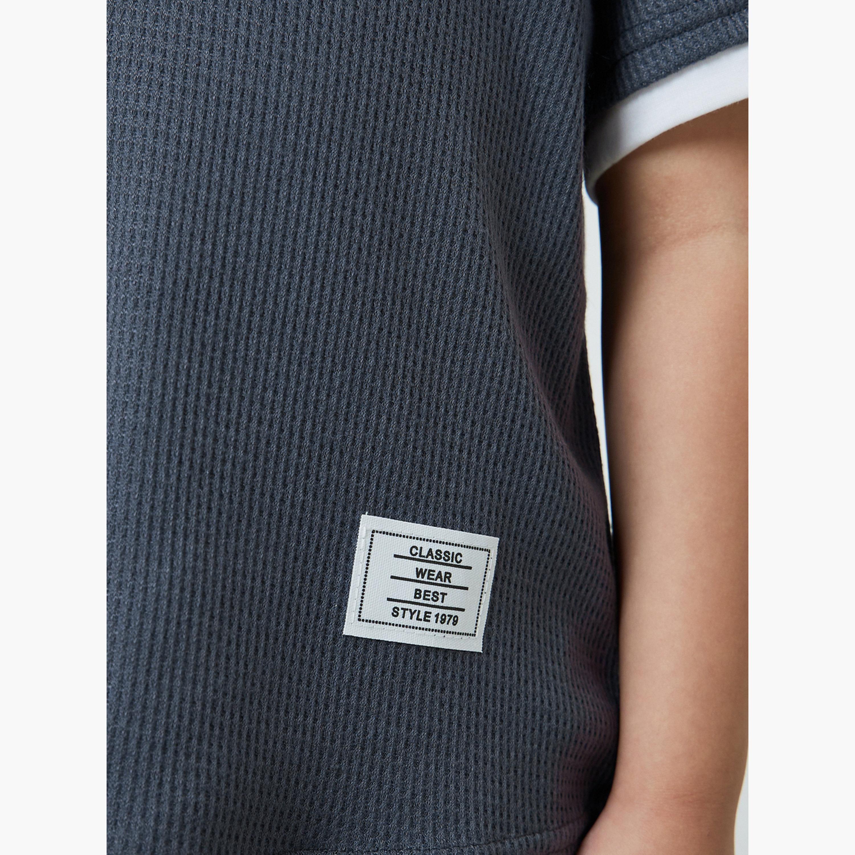 مجموعة من شورت وتيشيرت محبوك بنمط وافل-boys-clothing-setsandcoords-image-6