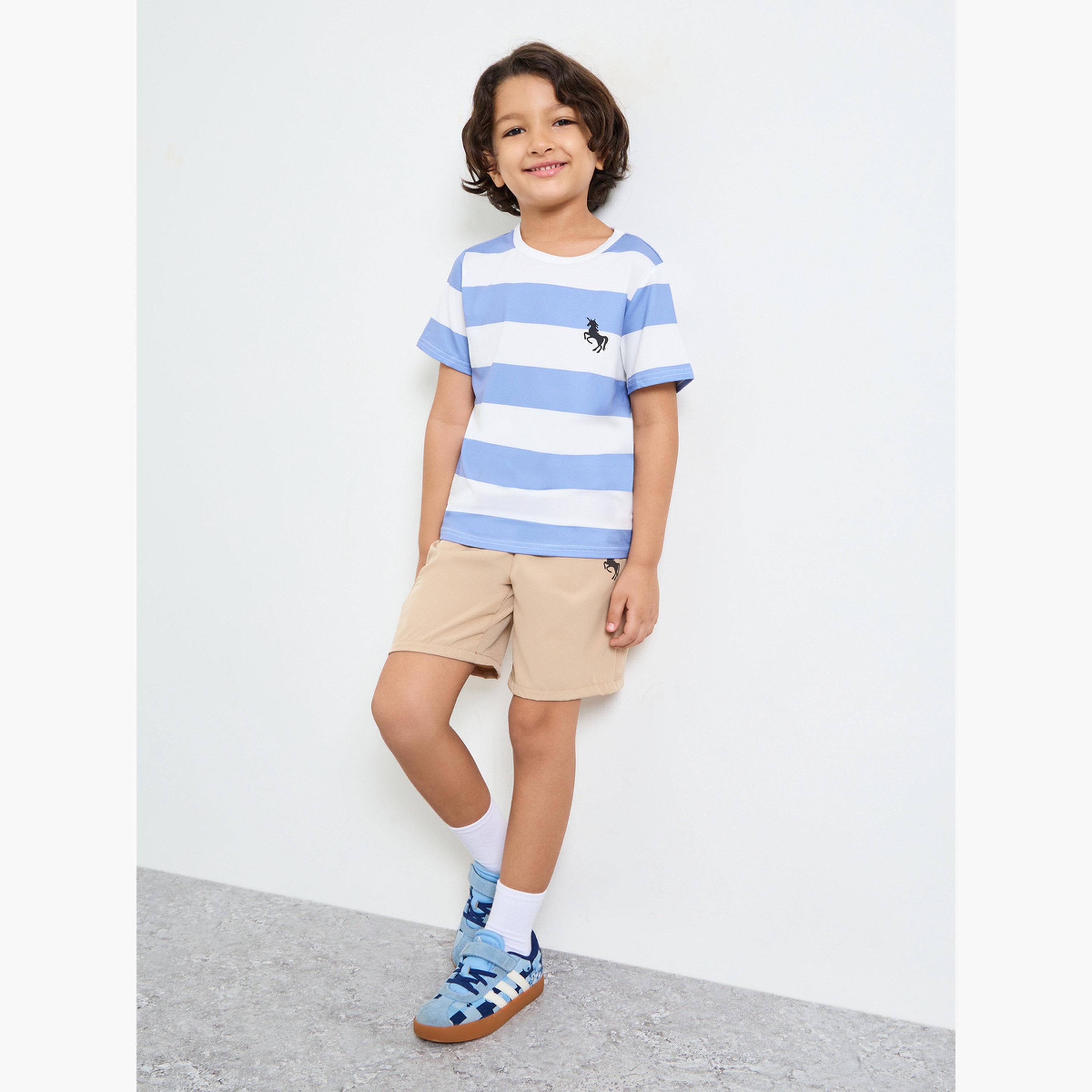 ستايلي - طقم تيشيرت مخطط للأولاد وشورت سادة سهل الارتداء-boys-clothing-setsandcoords-image-2