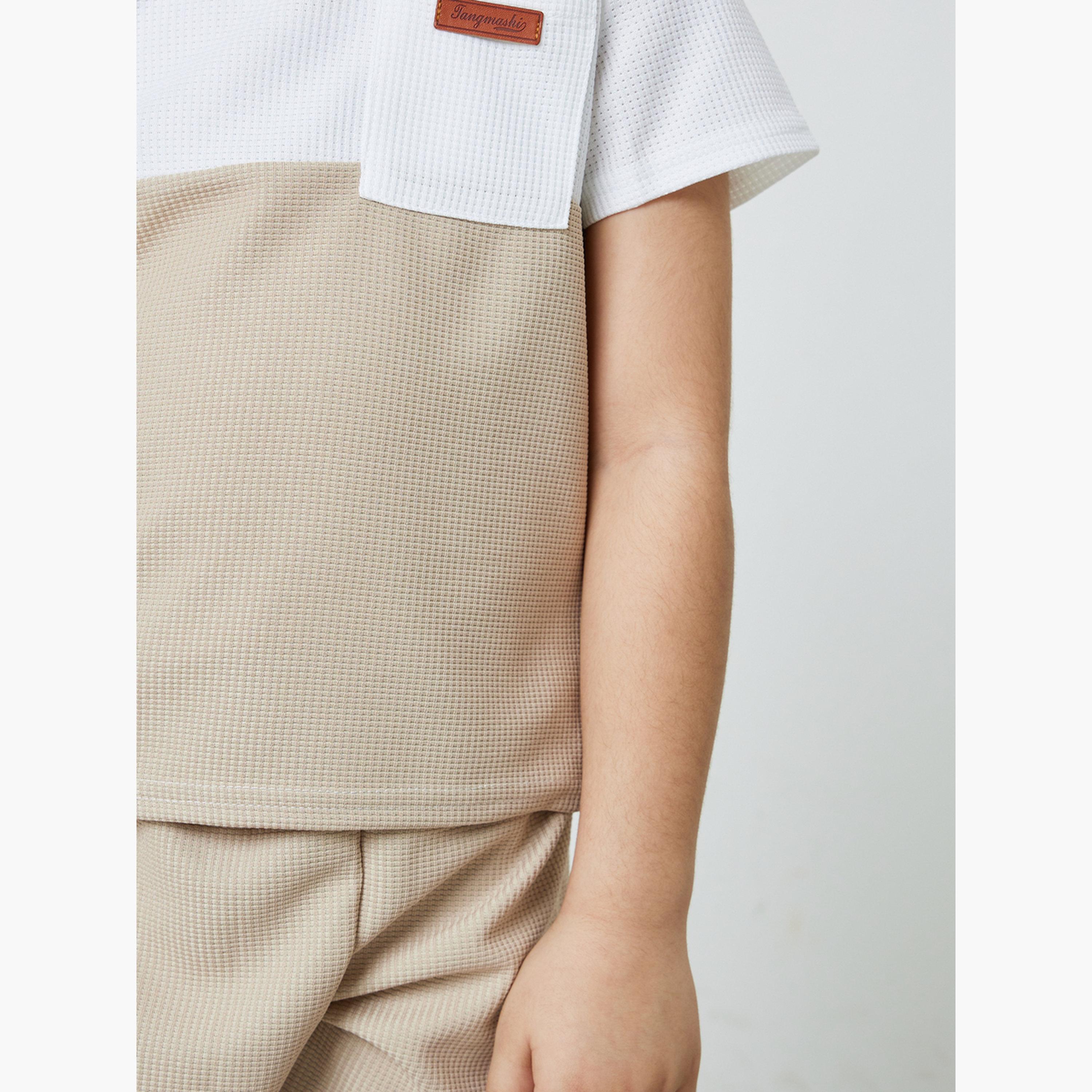 طقم من شورت سادة وتيشيرت بتفاصيل جيب ونمط كتل الالوان للأولاد-boys-clothing-setsandcoords-image-6