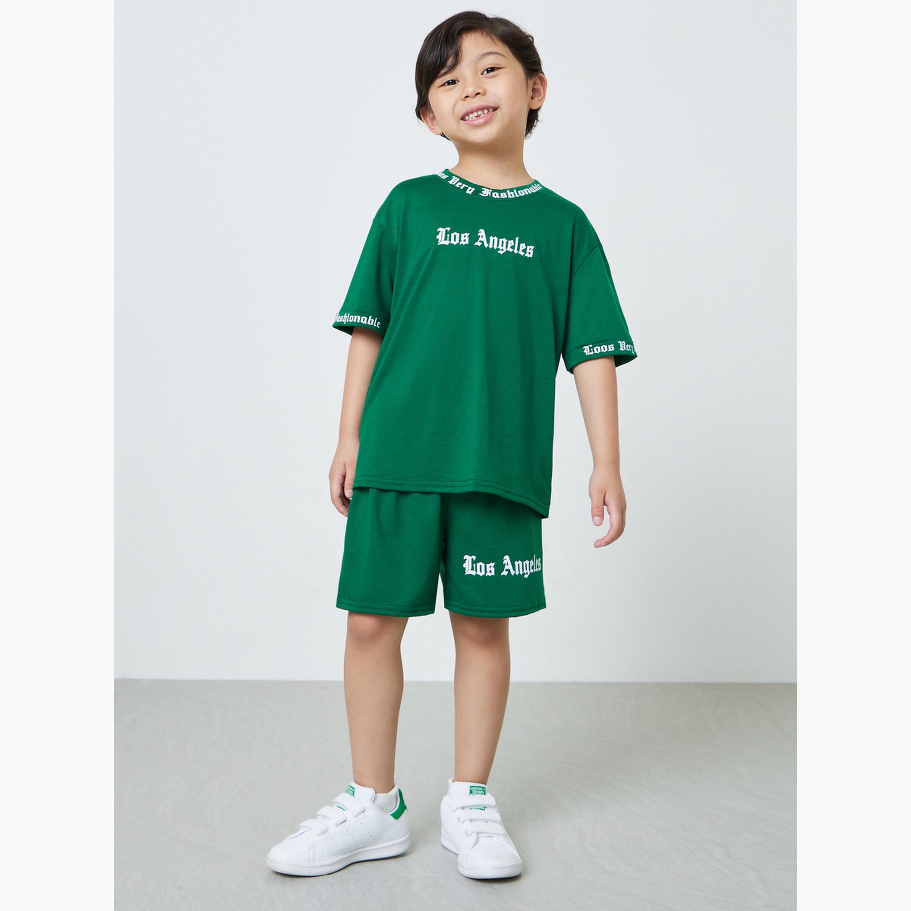 طقم من شورت وتيشيرت بطبعة شعار للأولاد-boys-clothing-setsandcoords-image-2