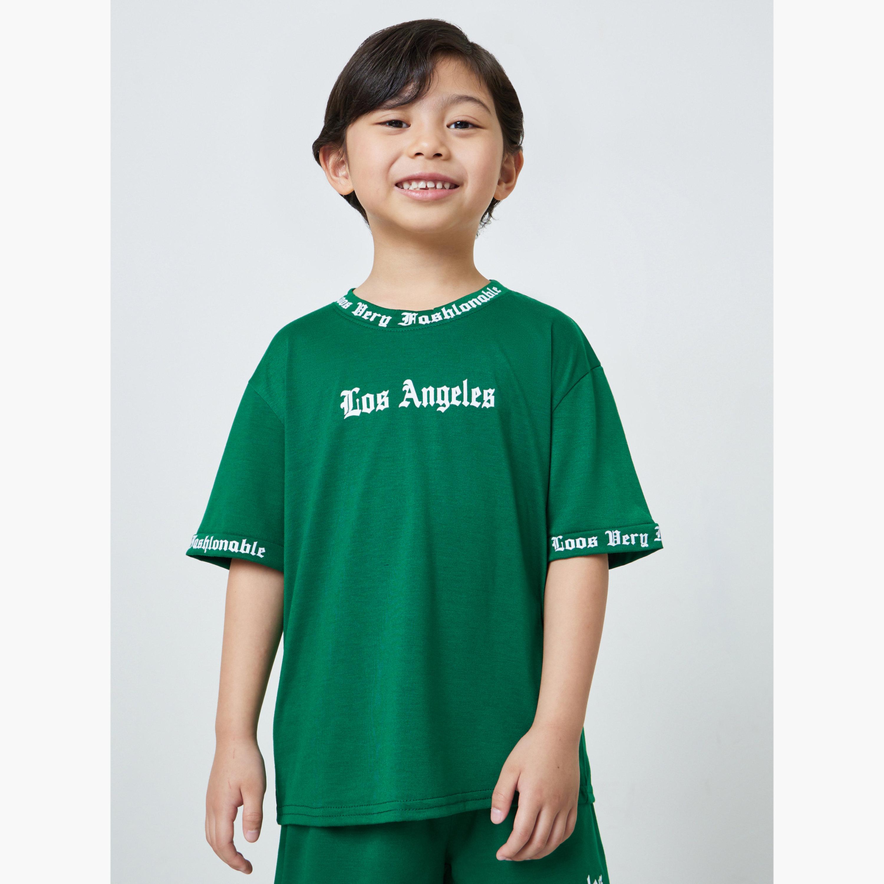 طقم من شورت وتيشيرت بطبعة شعار للأولاد-boys-clothing-setsandcoords-image-4