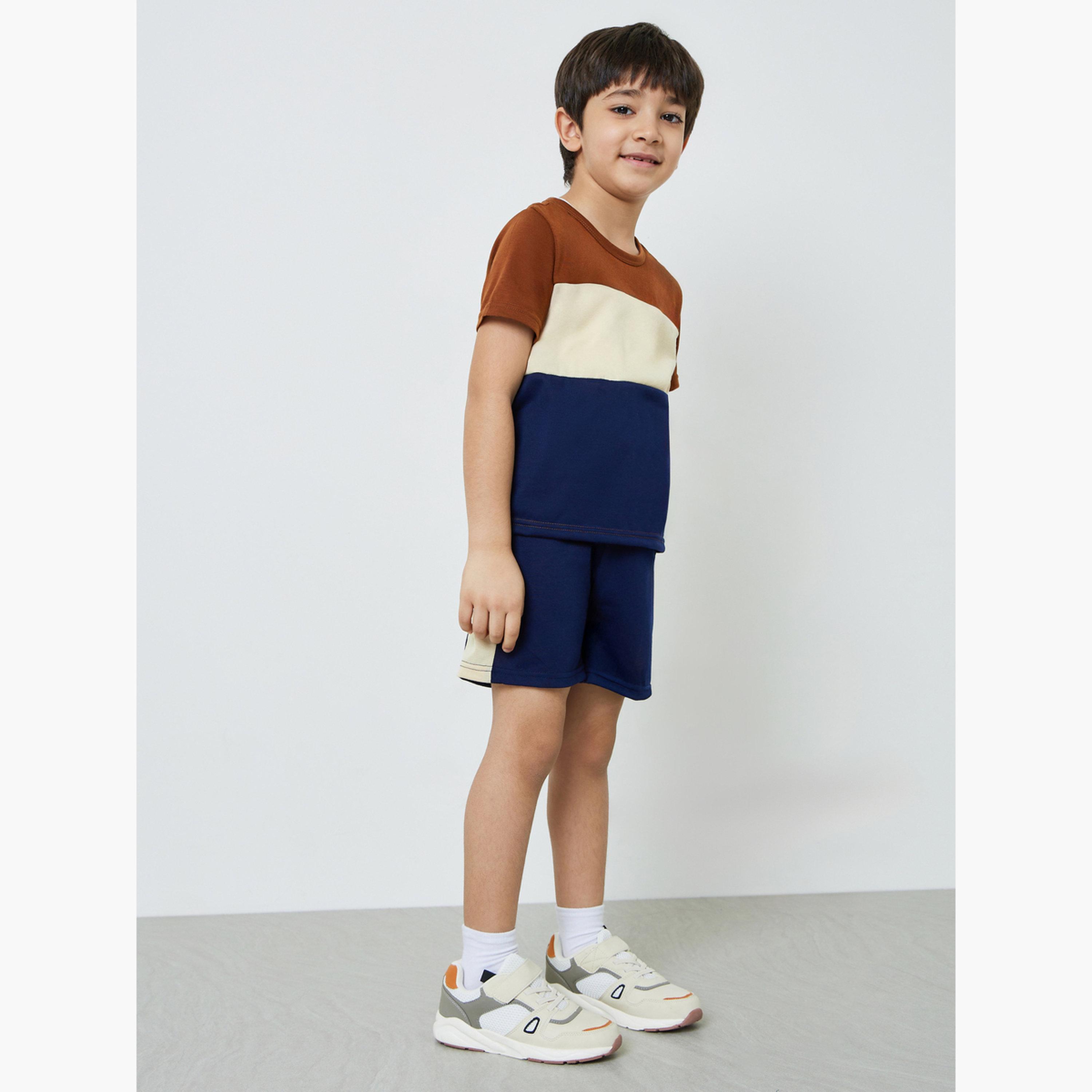 مجموعة من شورت وتيشيرت بنمط كتل الالوان-boys-clothing-setsandcoords-image-2