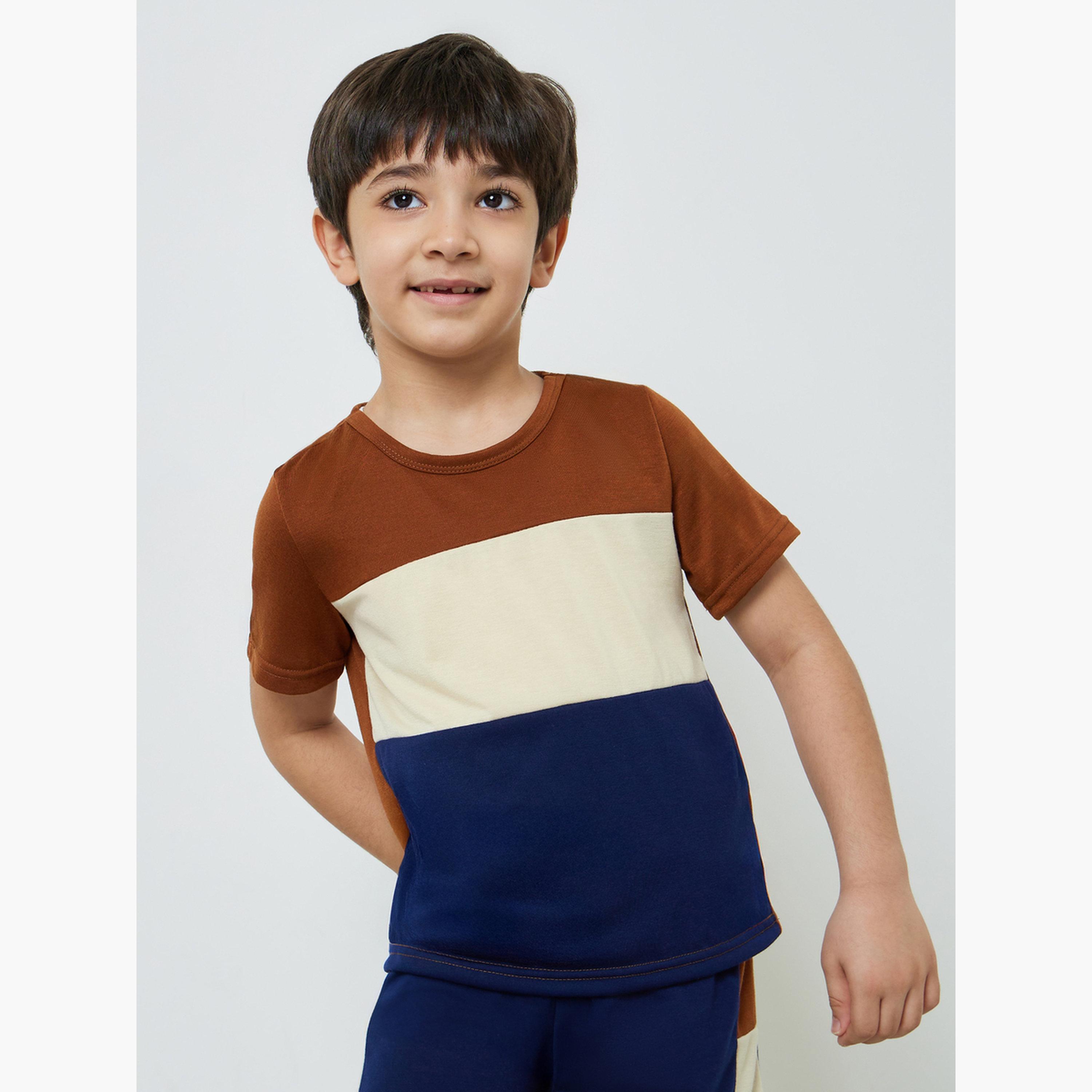 مجموعة من شورت وتيشيرت بنمط كتل الالوان-boys-clothing-setsandcoords-image-4