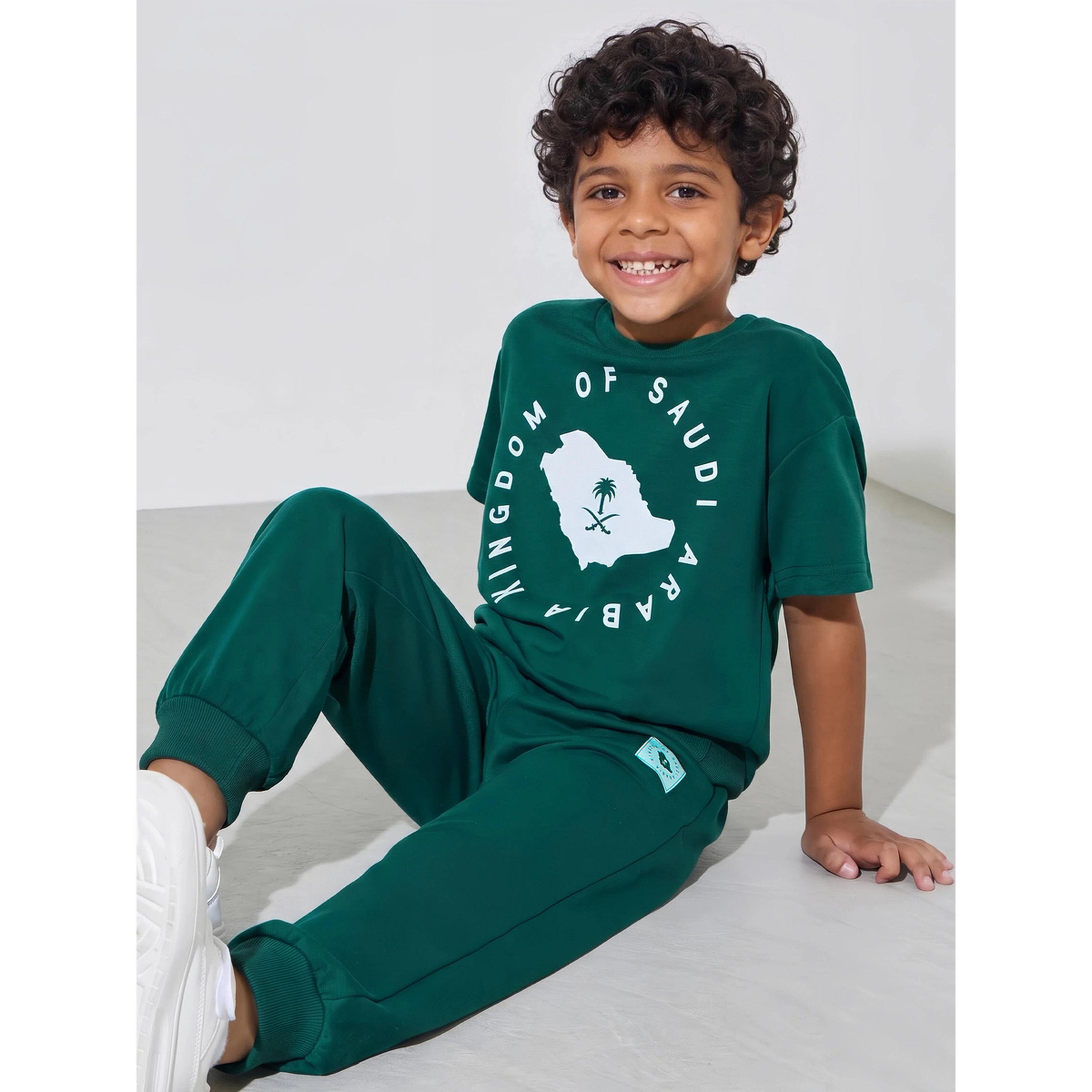 مجموعة من بنطال جوغر وتيشيرت واسع بطبعة اليوم الوطني السعودي-boys-clothing-setsandcoords-image-4