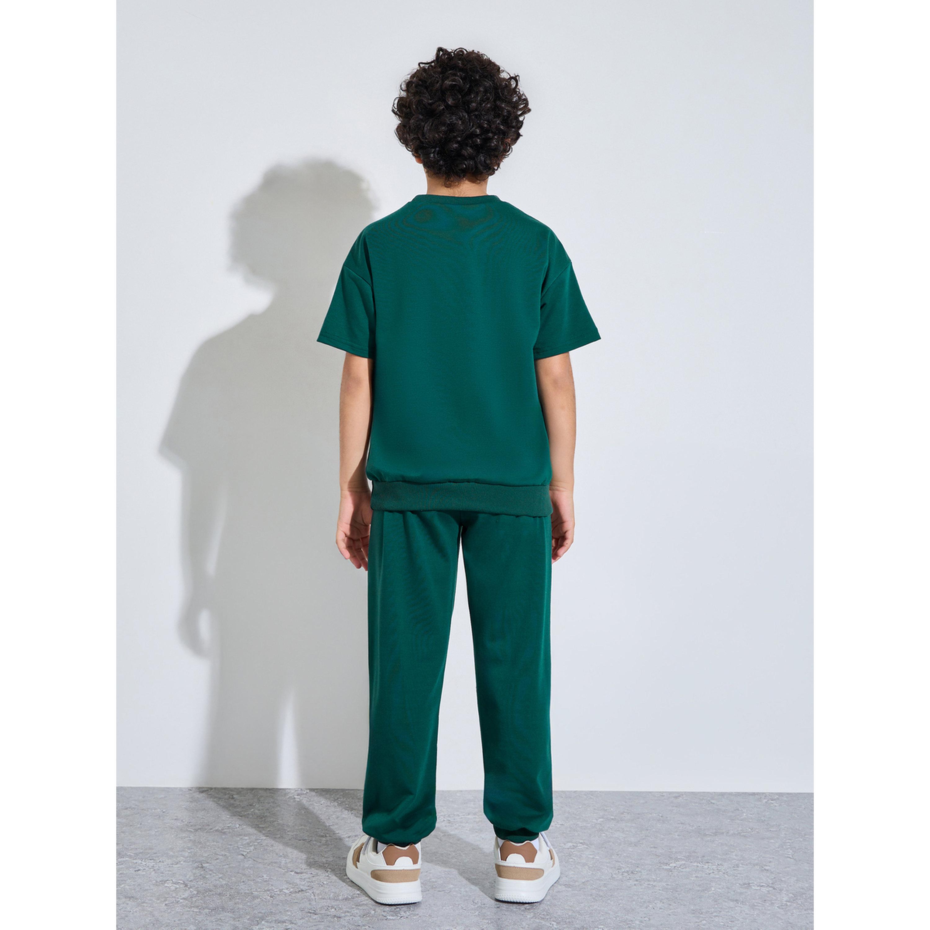 طقم من بنطال جوغر وتيشيرت واسع بمناسبة اليوم الوطني السعودي للأولاد - أخضر داكن-boys-clothing-setsandcoords-image-3