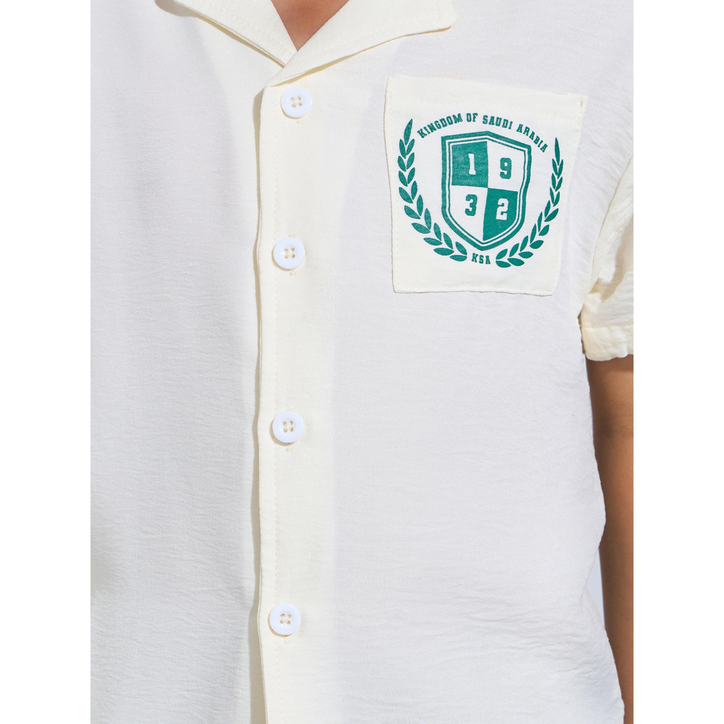 قميص بأكمام قصيرة وجيب شعار لليوم الوطني للأولاد باللون أوف وايت-boys-clothing-shirts-image-4