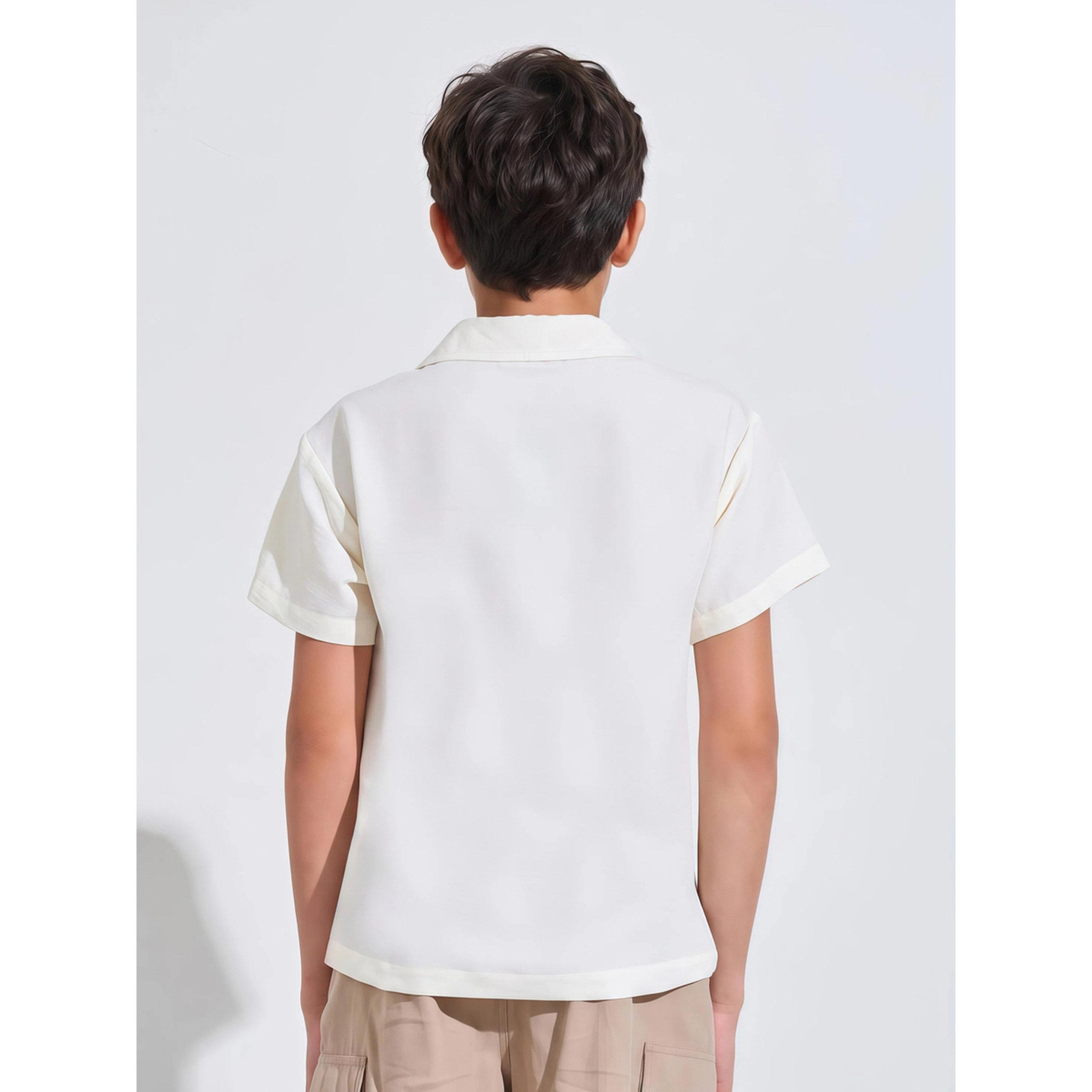 قميص بأكمام قصيرة وجيب شعار لليوم الوطني للبنين باللون أوف وايت-boys-clothing-shirts-image-3