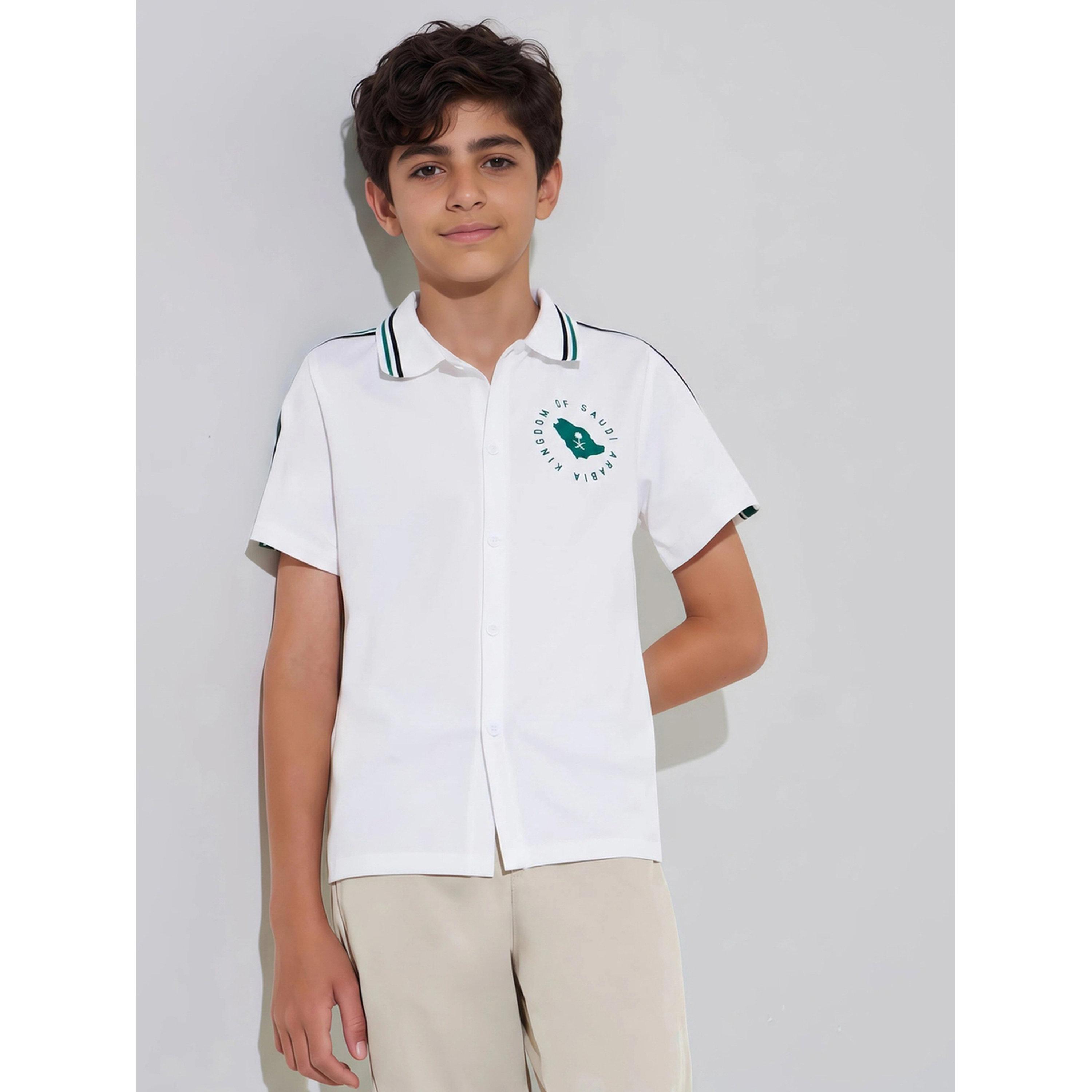 قميص بأكمام قصيرة وطبعة لليوم الوطني للبنين باللون أوف وايت-boys-clothing-shirts-image-1