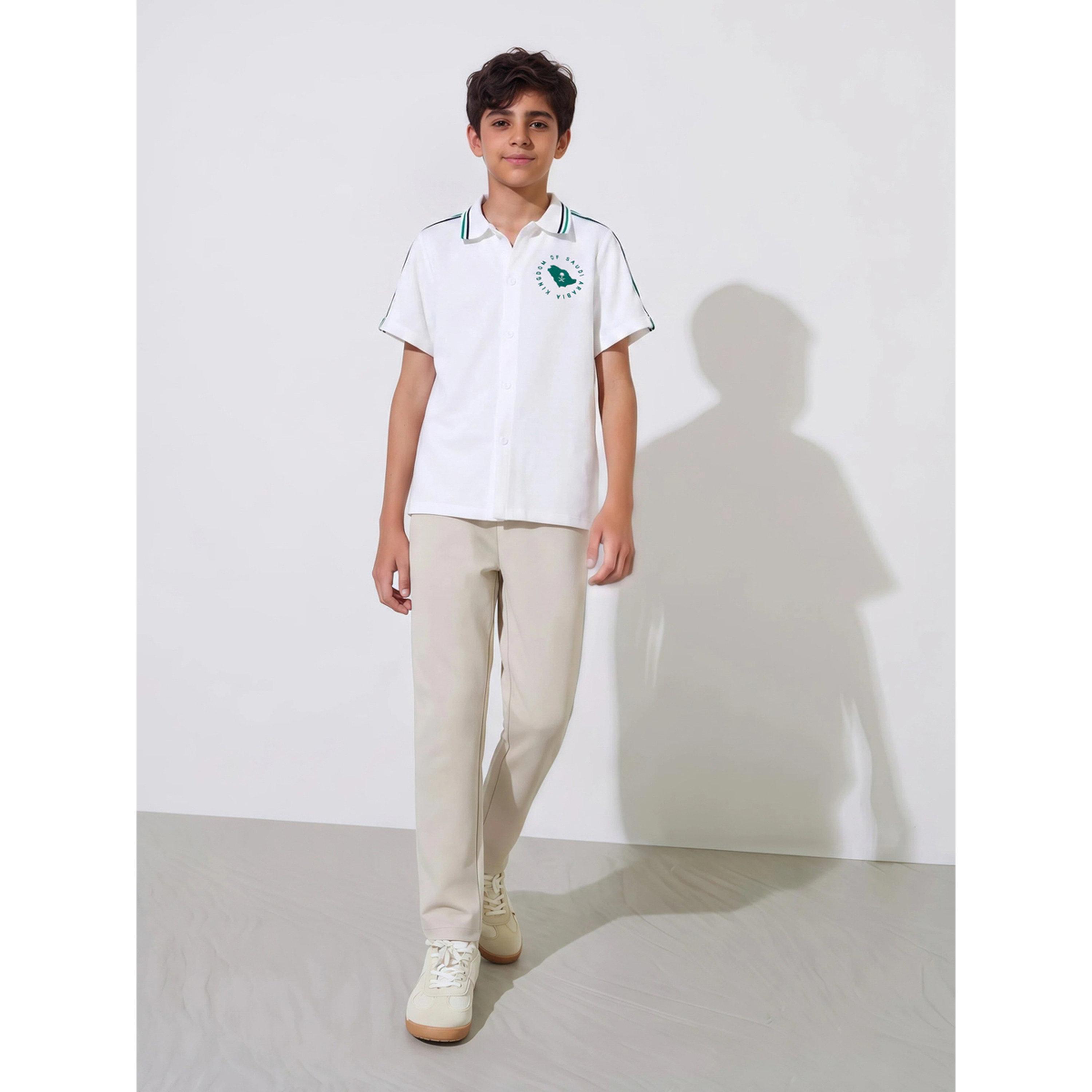 قميص بأكمام قصيرة وطبعة لليوم الوطني للبنين باللون أوف وايت-boys-clothing-shirts-image-2